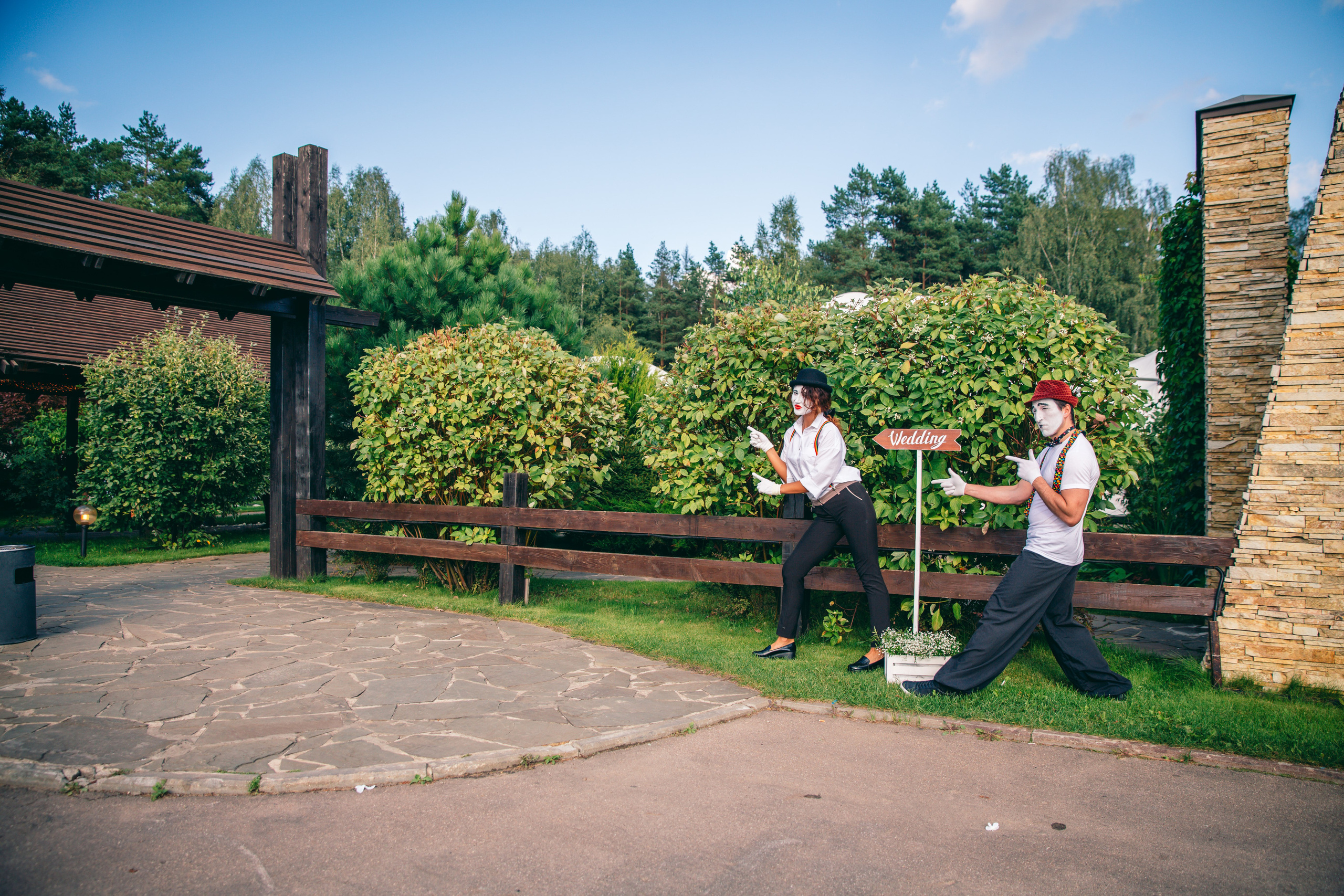 Фото свадьбы весной. Ведущий на праздник в Москве / Денис Аганин