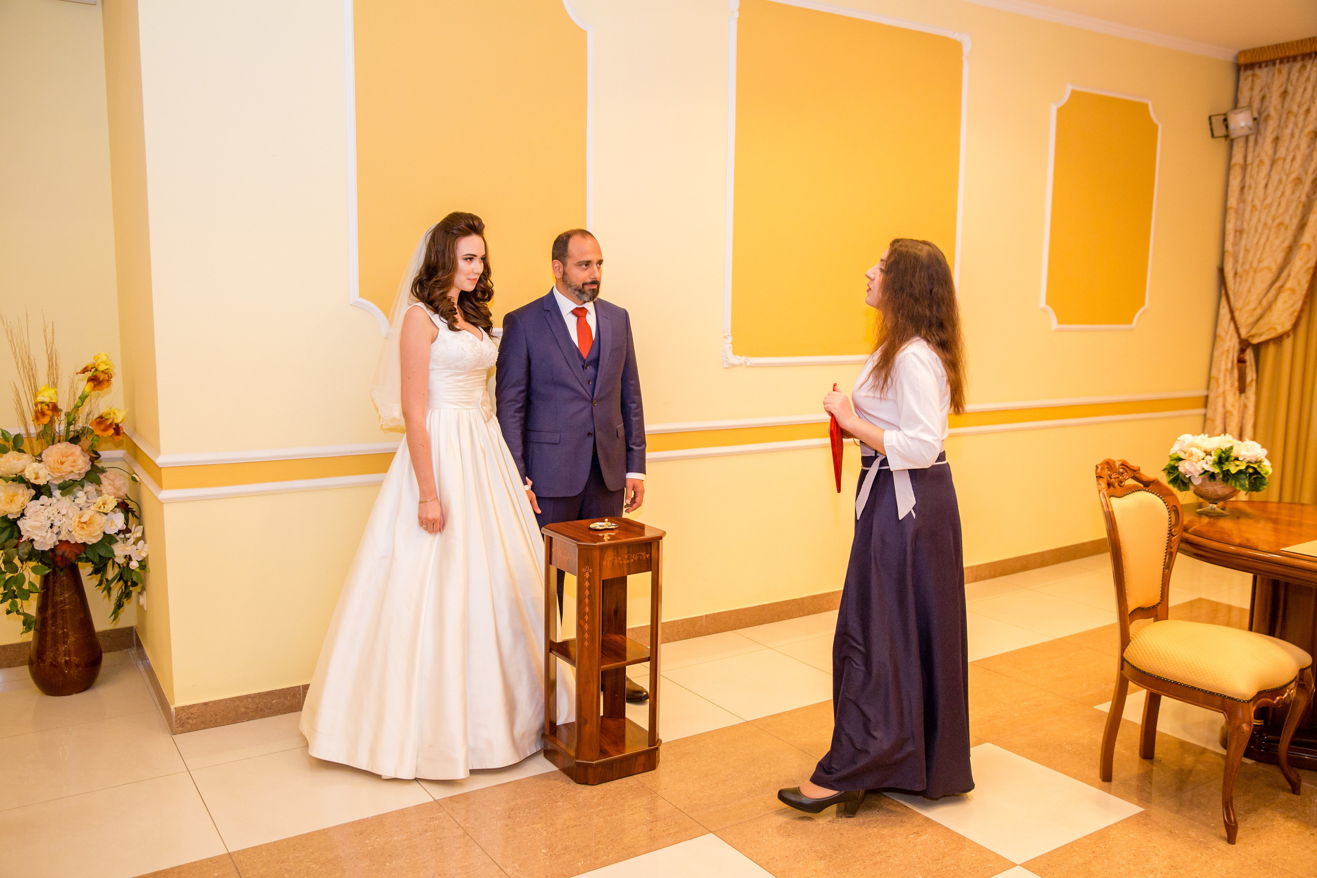 Свадебные фото осенью. Ведущий на праздник в Москве / Денис Аганин