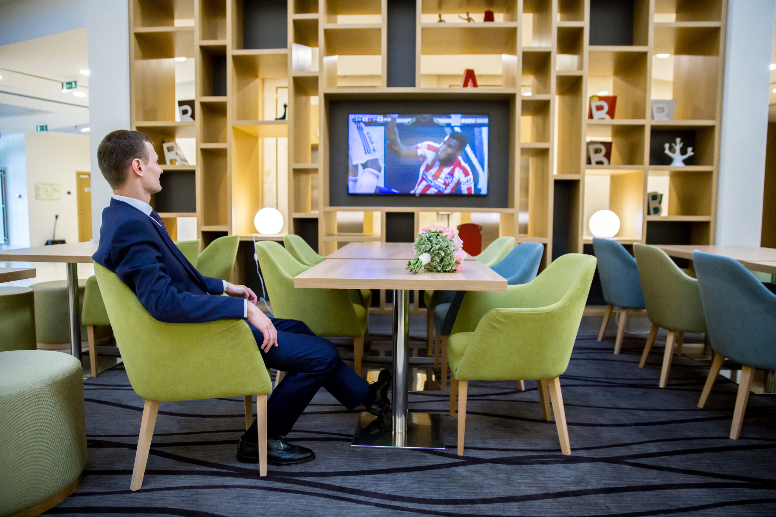 Фотограф на свадьбу летом. Ведущий на праздник в Москве / Денис Аганин