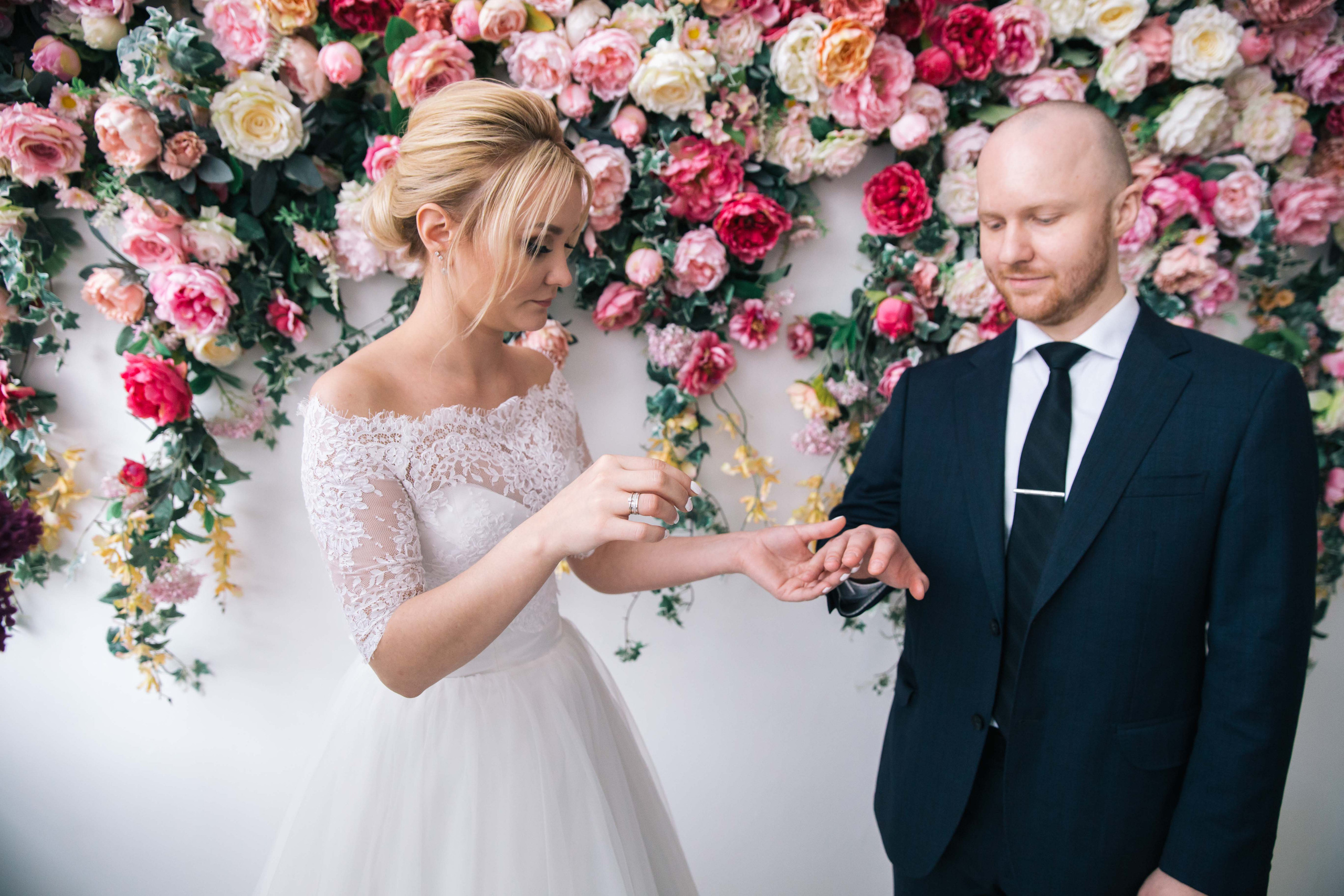 Свадебная фотосъёмка в студии. Ведущий на праздник в Москве / Денис Аганин