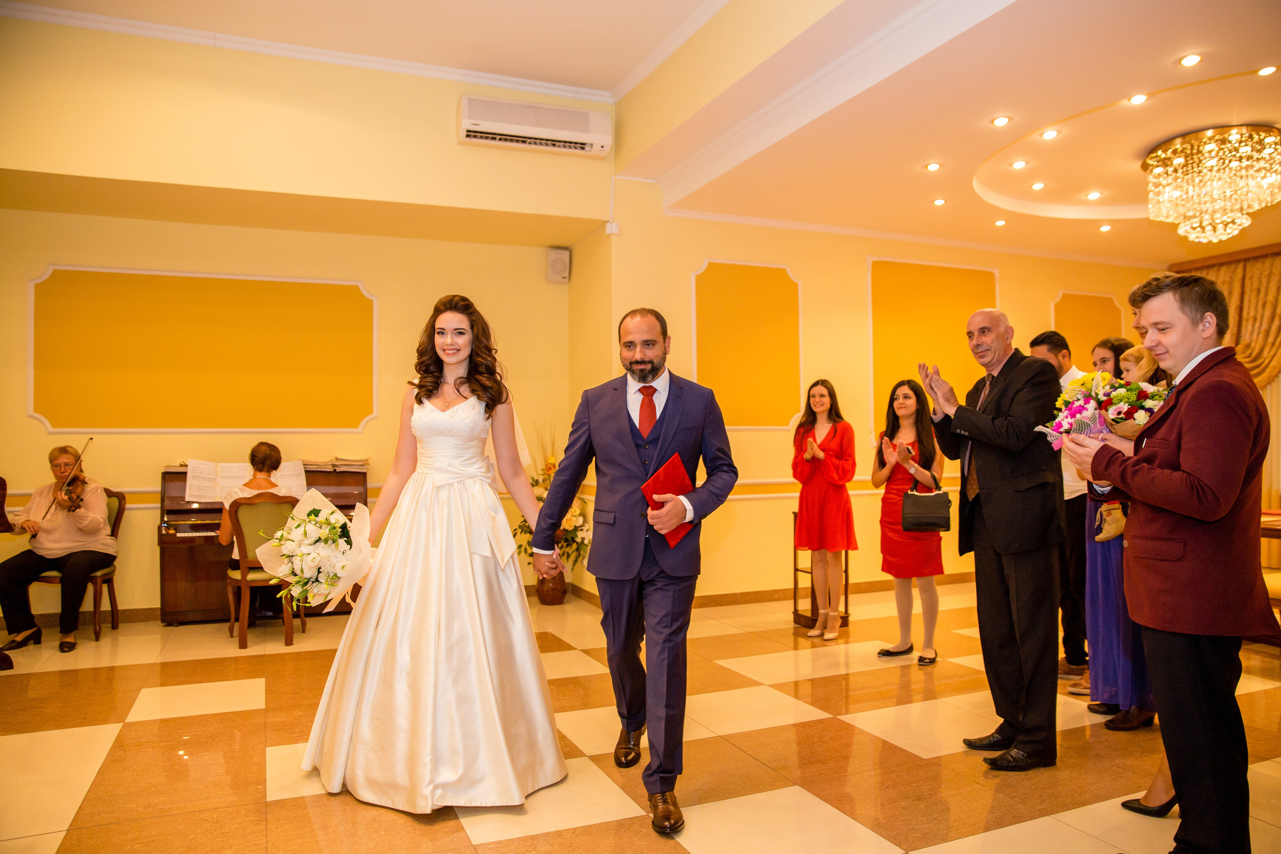 Свадебные фото осенью. Ведущий на праздник в Москве / Денис Аганин