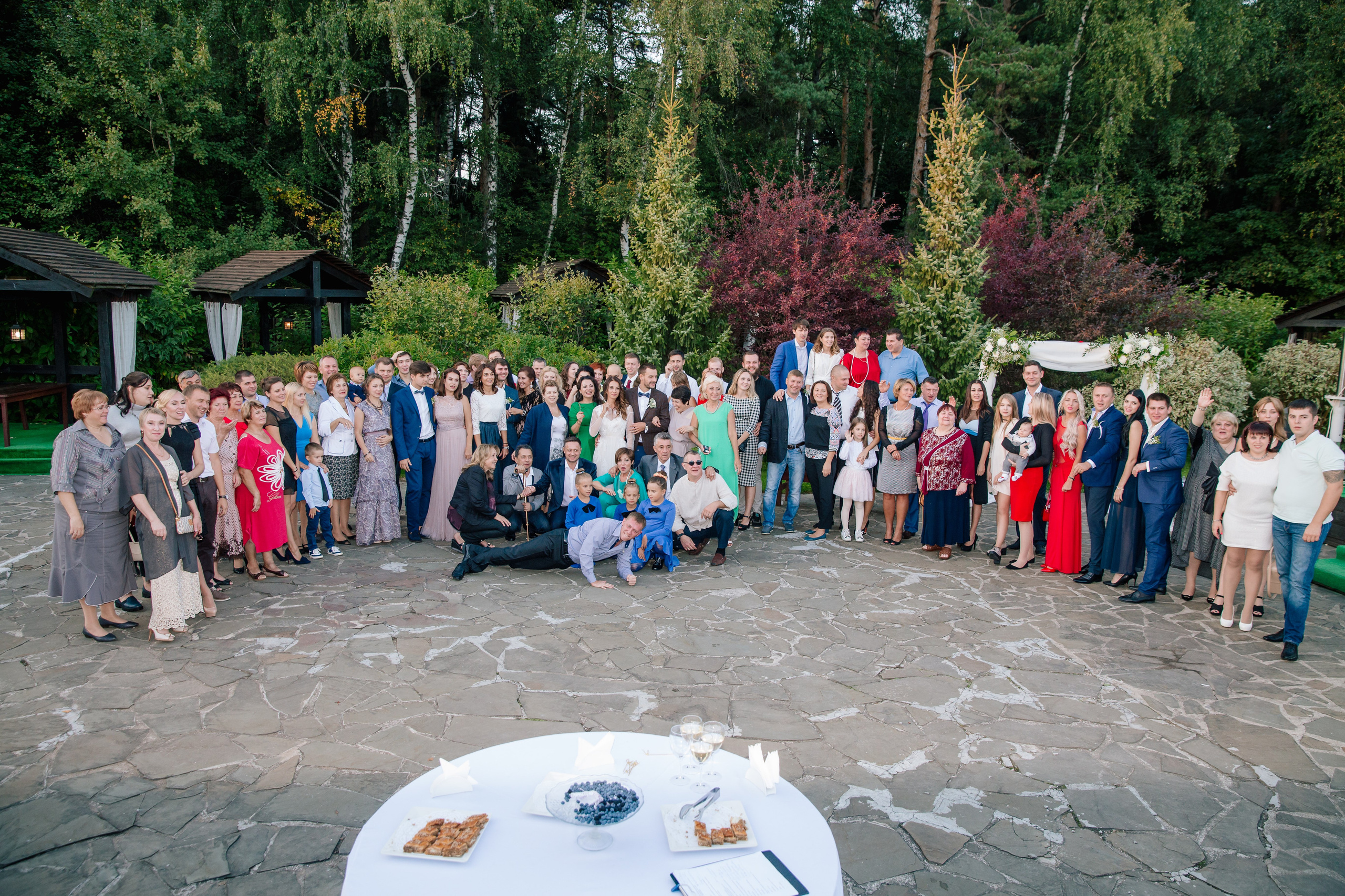 Фото свадьбы весной. Ведущий на праздник в Москве / Денис Аганин