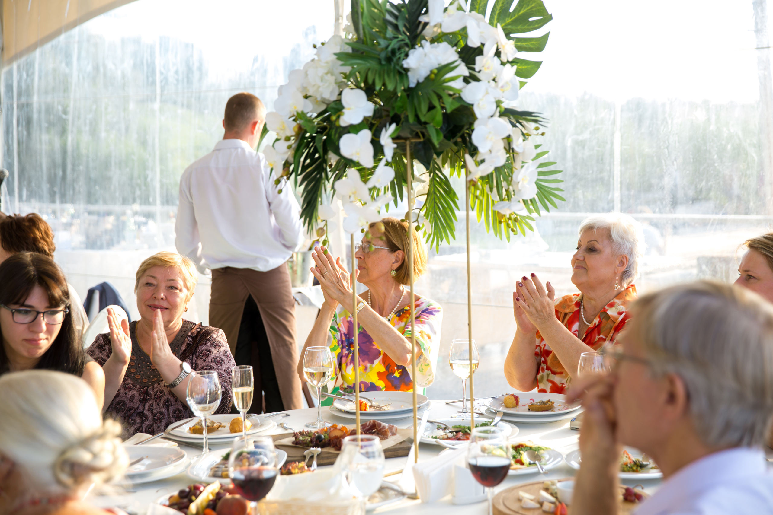 Фотограф на свадьбу летом. Ведущий на праздник в Москве / Денис Аганин