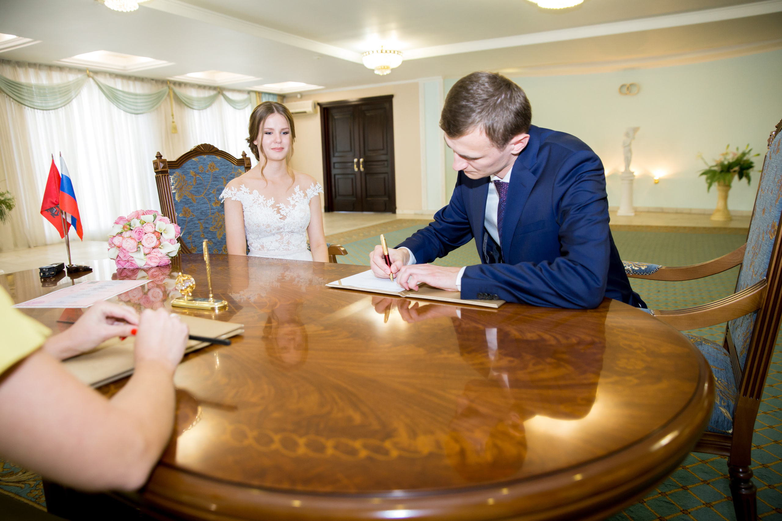 Фотограф на свадьбу летом. Ведущий на праздник в Москве / Денис Аганин