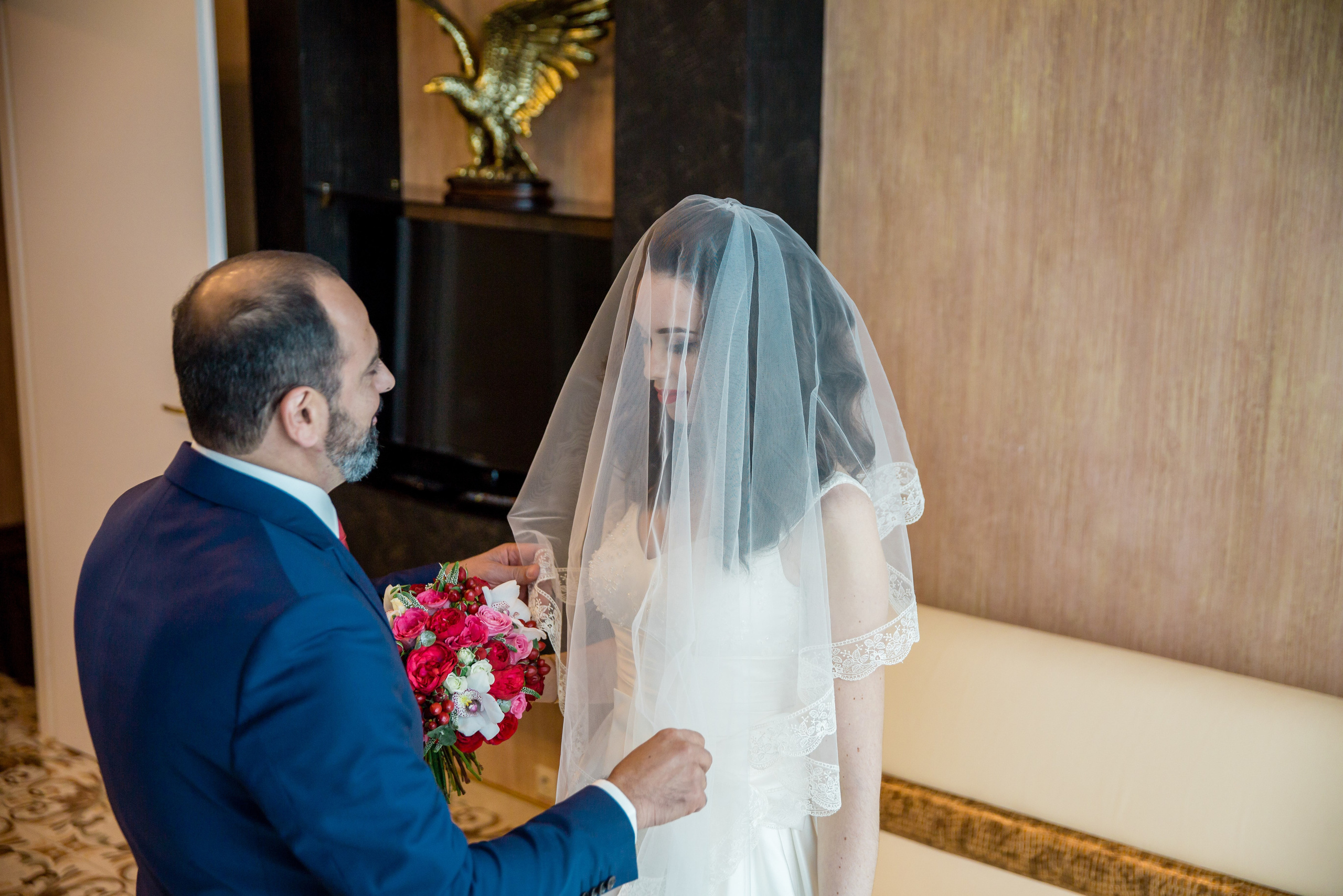 Свадебные фото осенью. Ведущий на праздник в Москве / Денис Аганин