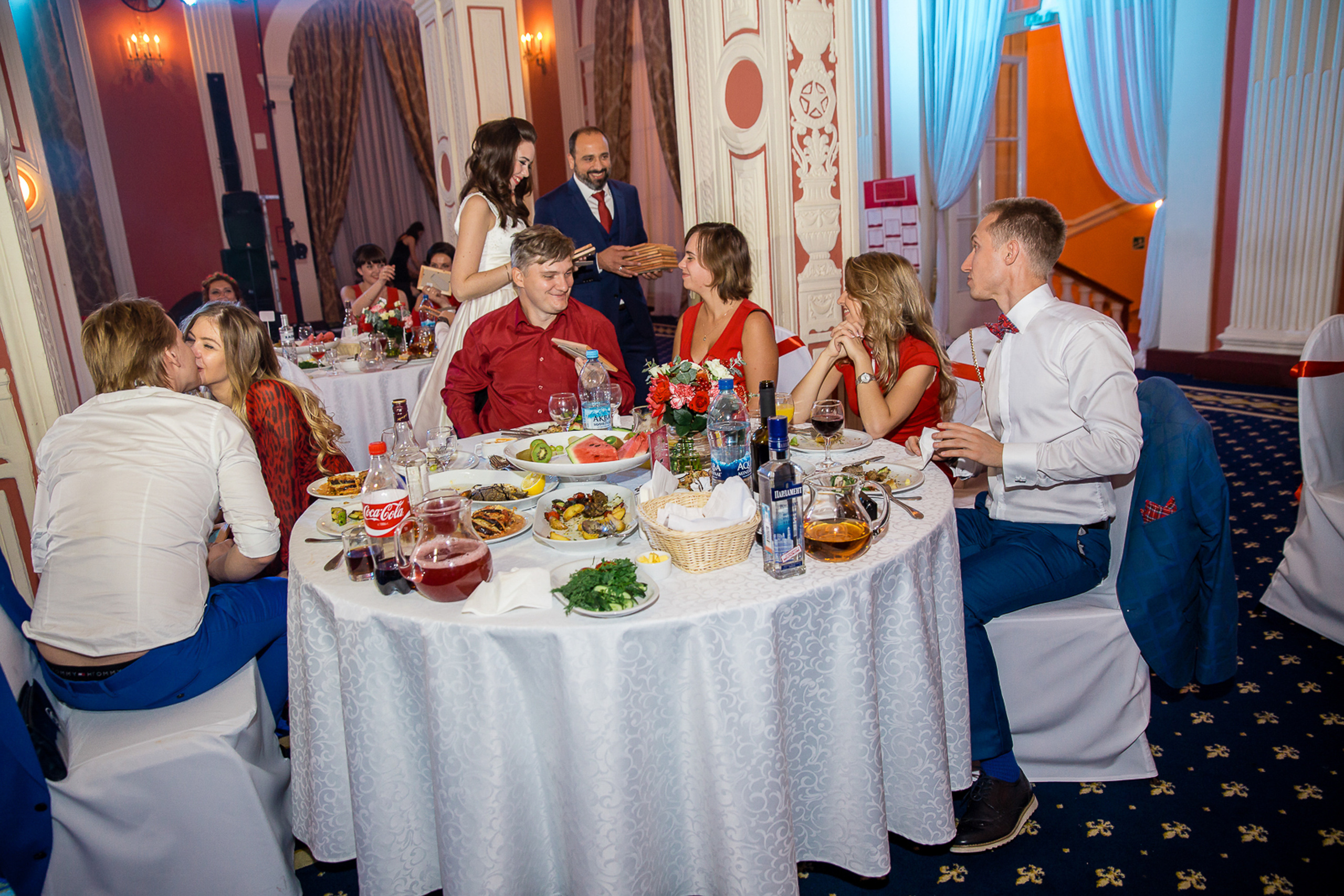 Свадебные фото осенью. Ведущий на праздник в Москве / Денис Аганин