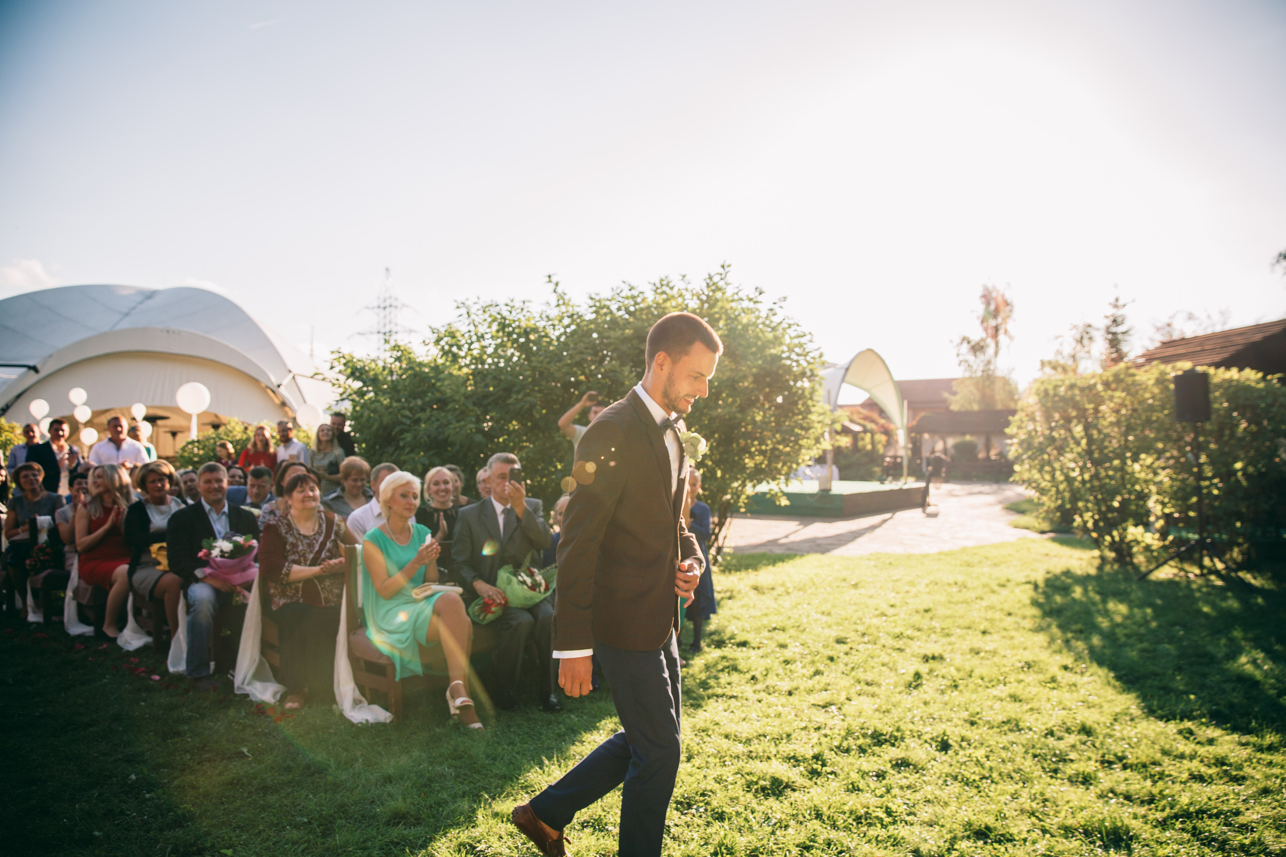 Фото свадьбы весной. Ведущий на праздник в Москве / Денис Аганин