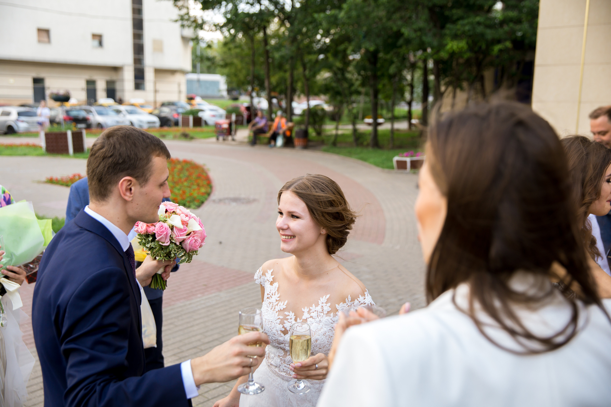 Фотограф на свадьбу летом. Ведущий на праздник в Москве / Денис Аганин