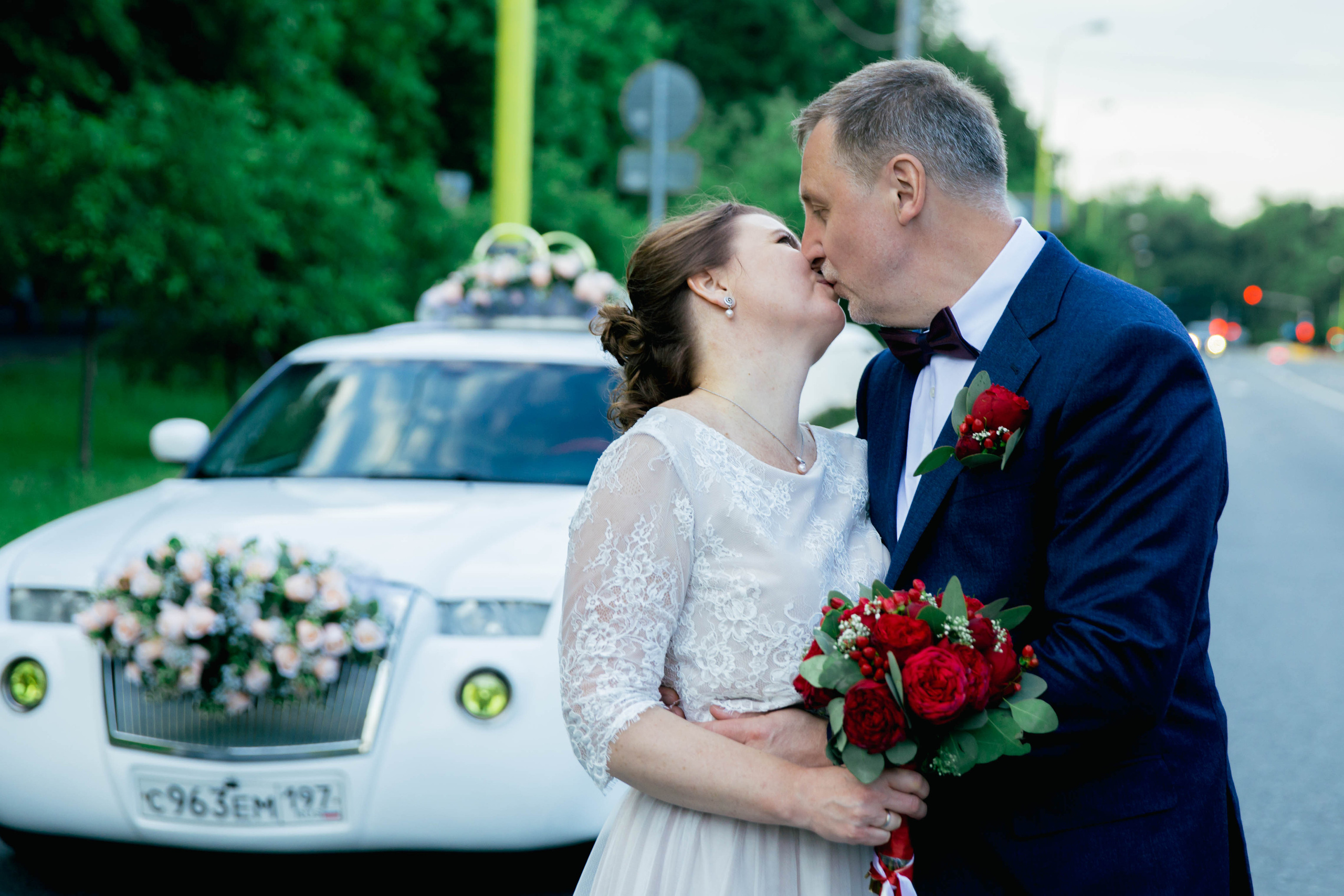 Взрослая свадьба без банкета. Ведущий на праздник в Москве / Денис Аганин