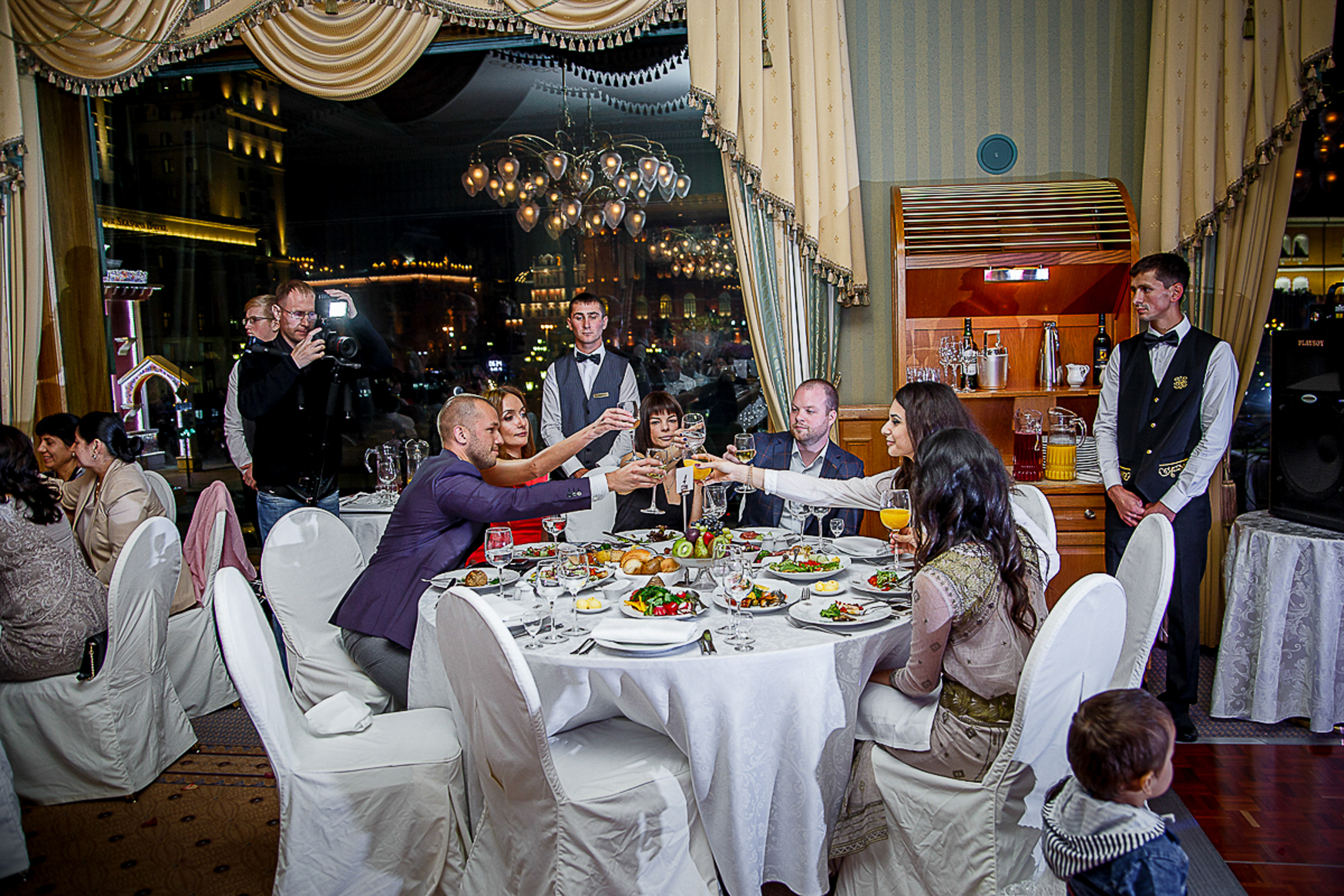 Фотограф на свадьбу. Ведущий на праздник в Москве / Денис Аганин
