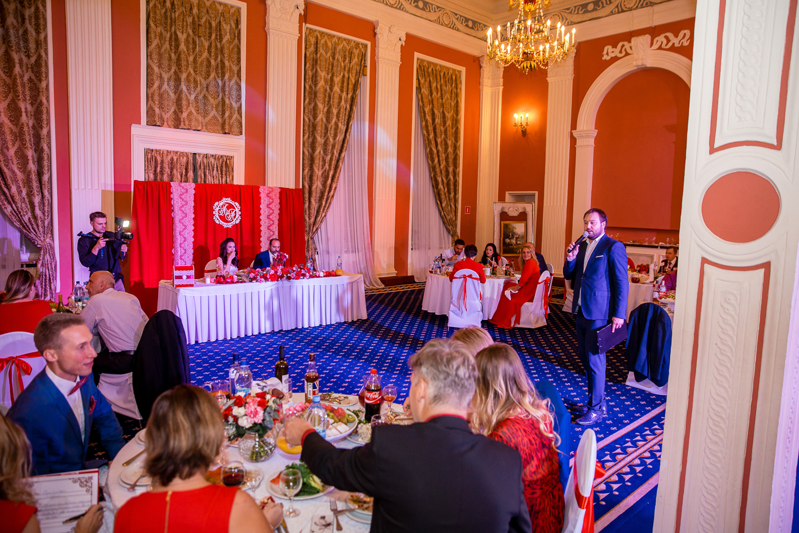 Свадебные фото осенью. Ведущий на праздник в Москве / Денис Аганин