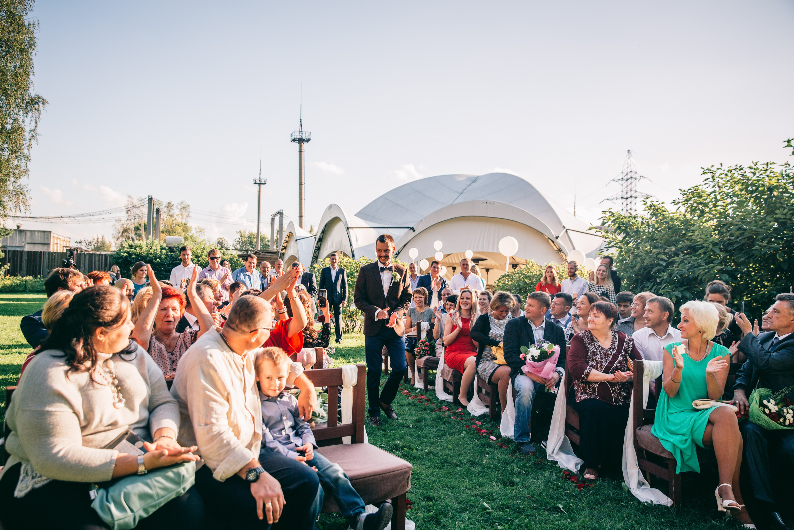 Фото свадьбы весной. Ведущий на праздник в Москве / Денис Аганин