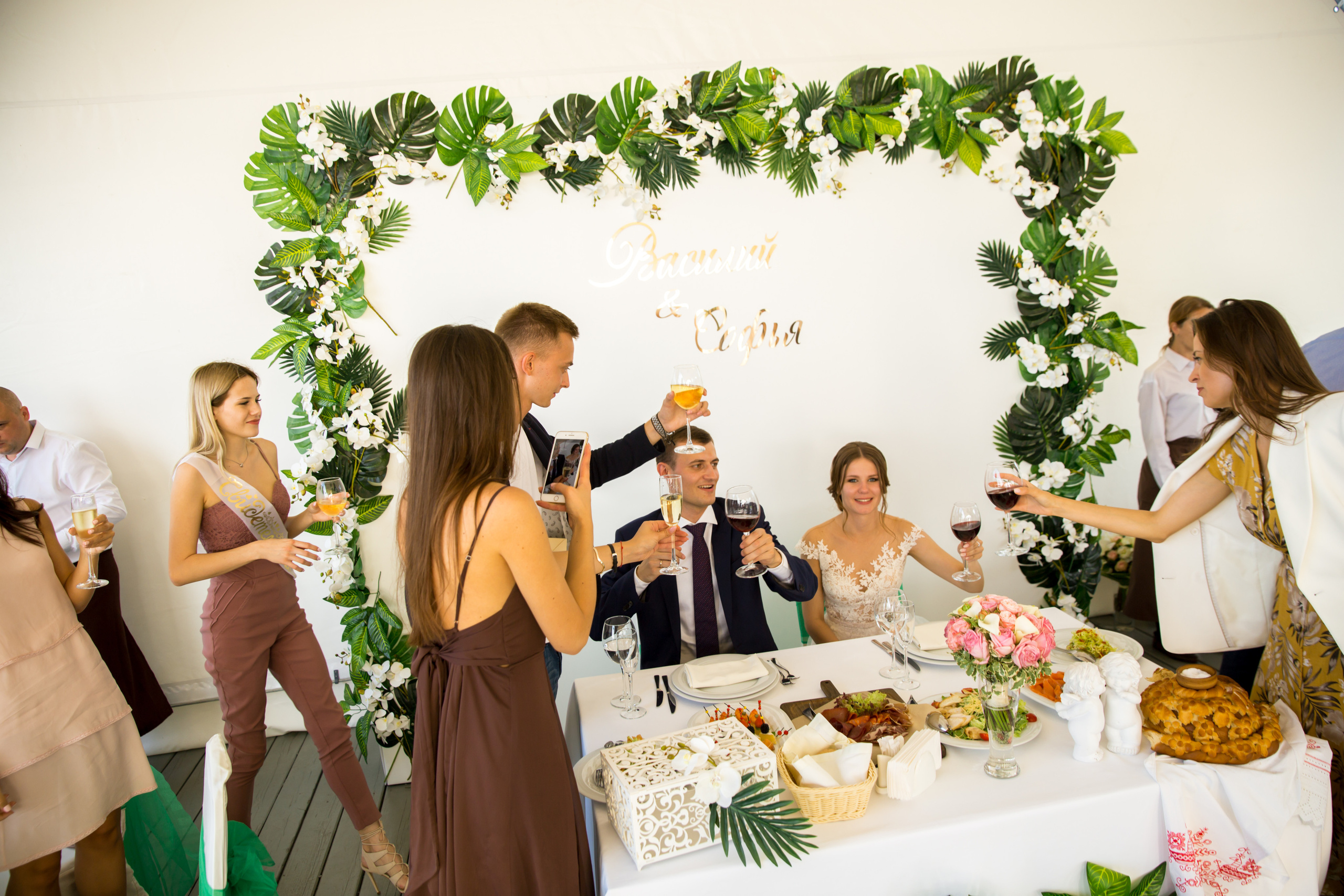 Фотограф на свадьбу летом. Ведущий на праздник в Москве / Денис Аганин