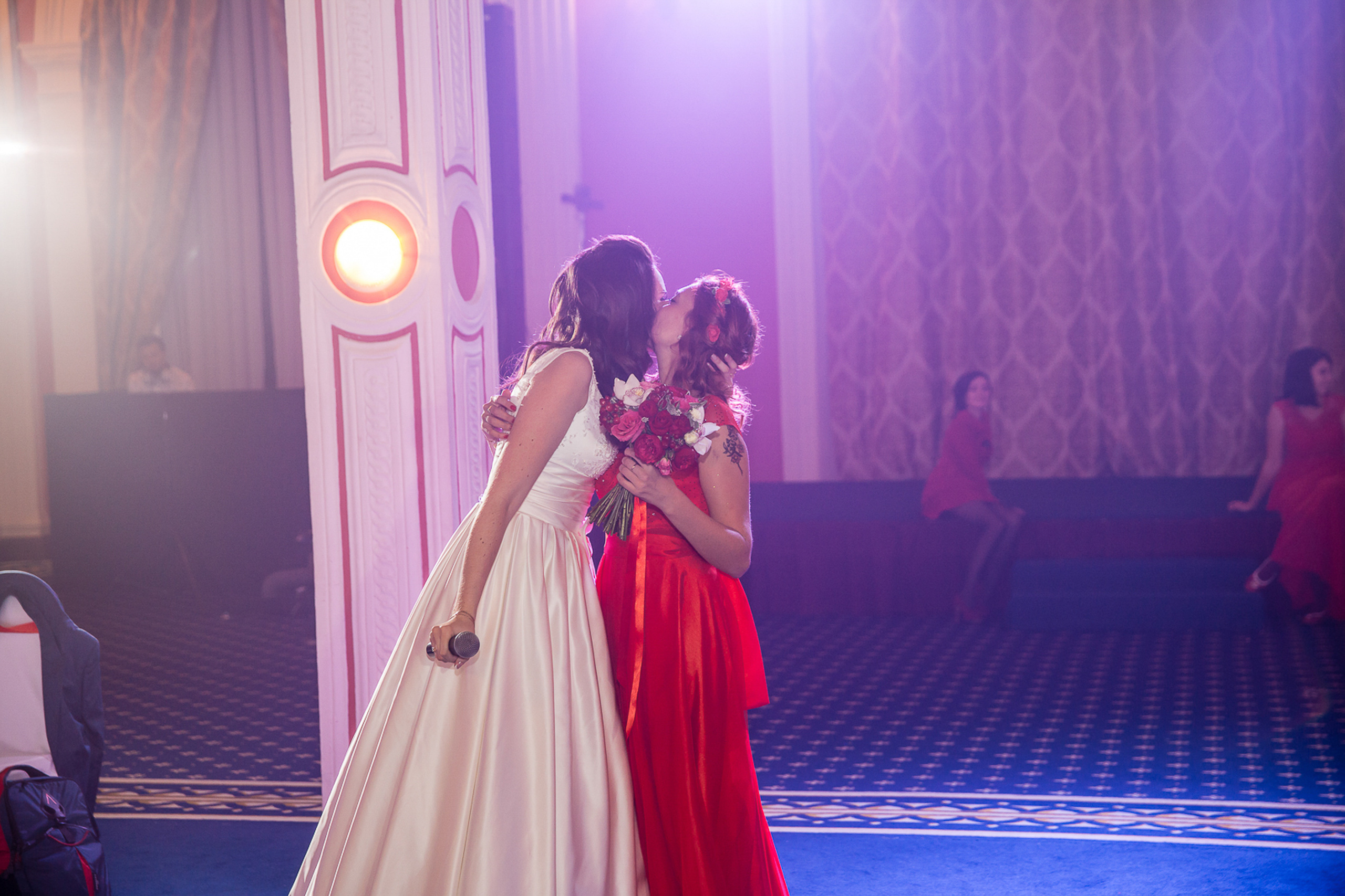 Свадебные фото осенью. Ведущий на праздник в Москве / Денис Аганин