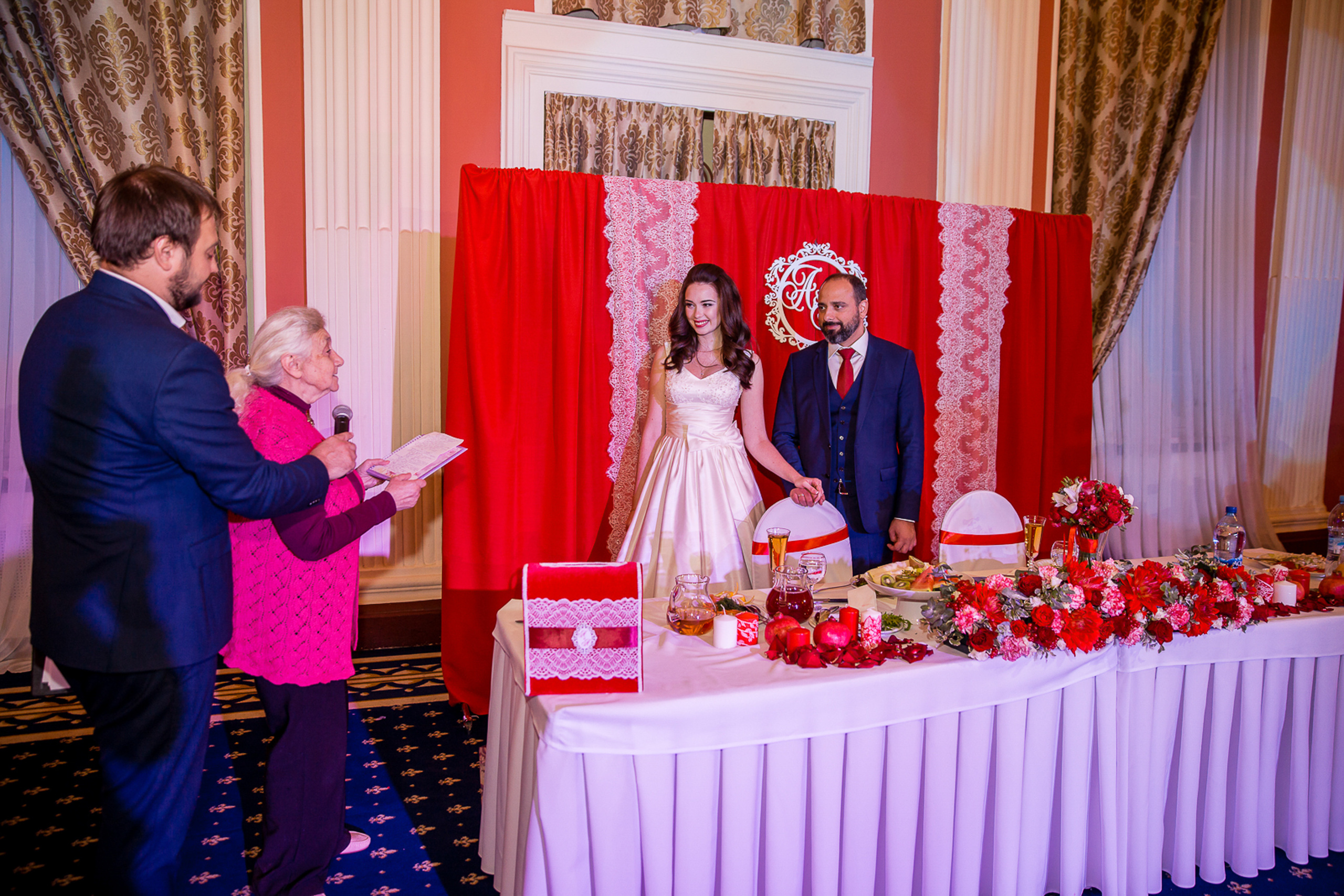 Свадебные фото осенью. Ведущий на праздник в Москве / Денис Аганин