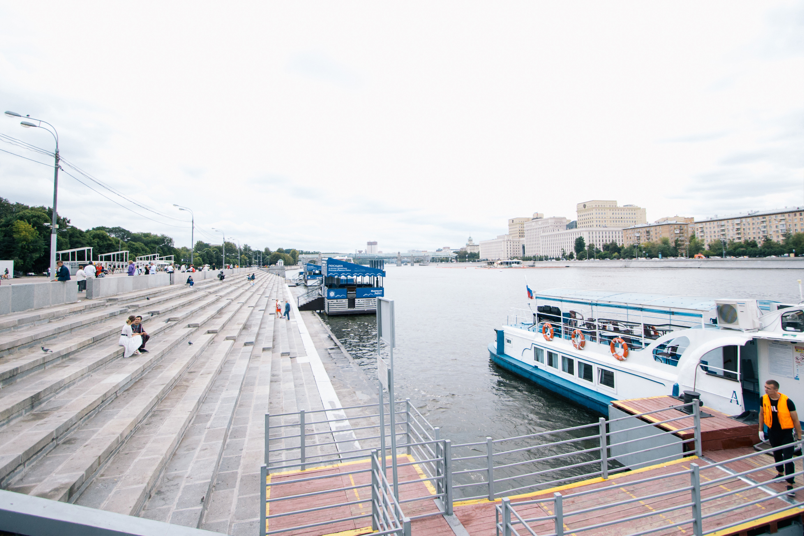 Фото-прогулка. Ведущий на праздник в Москве / Денис Аганин