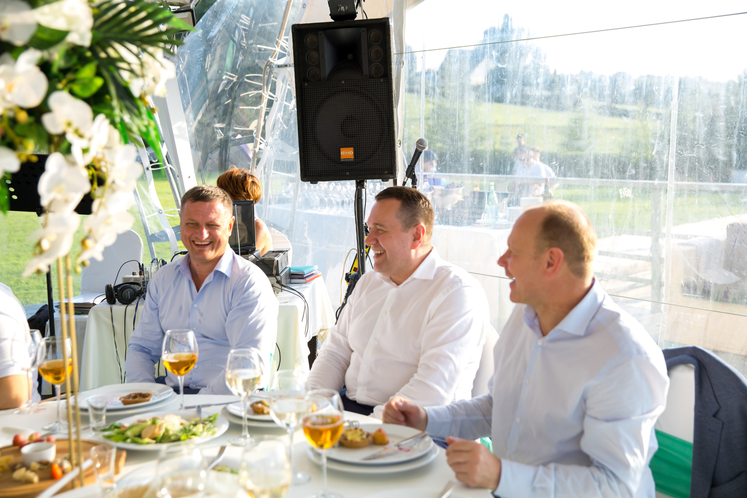 Фотограф на свадьбу летом. Ведущий на праздник в Москве / Денис Аганин