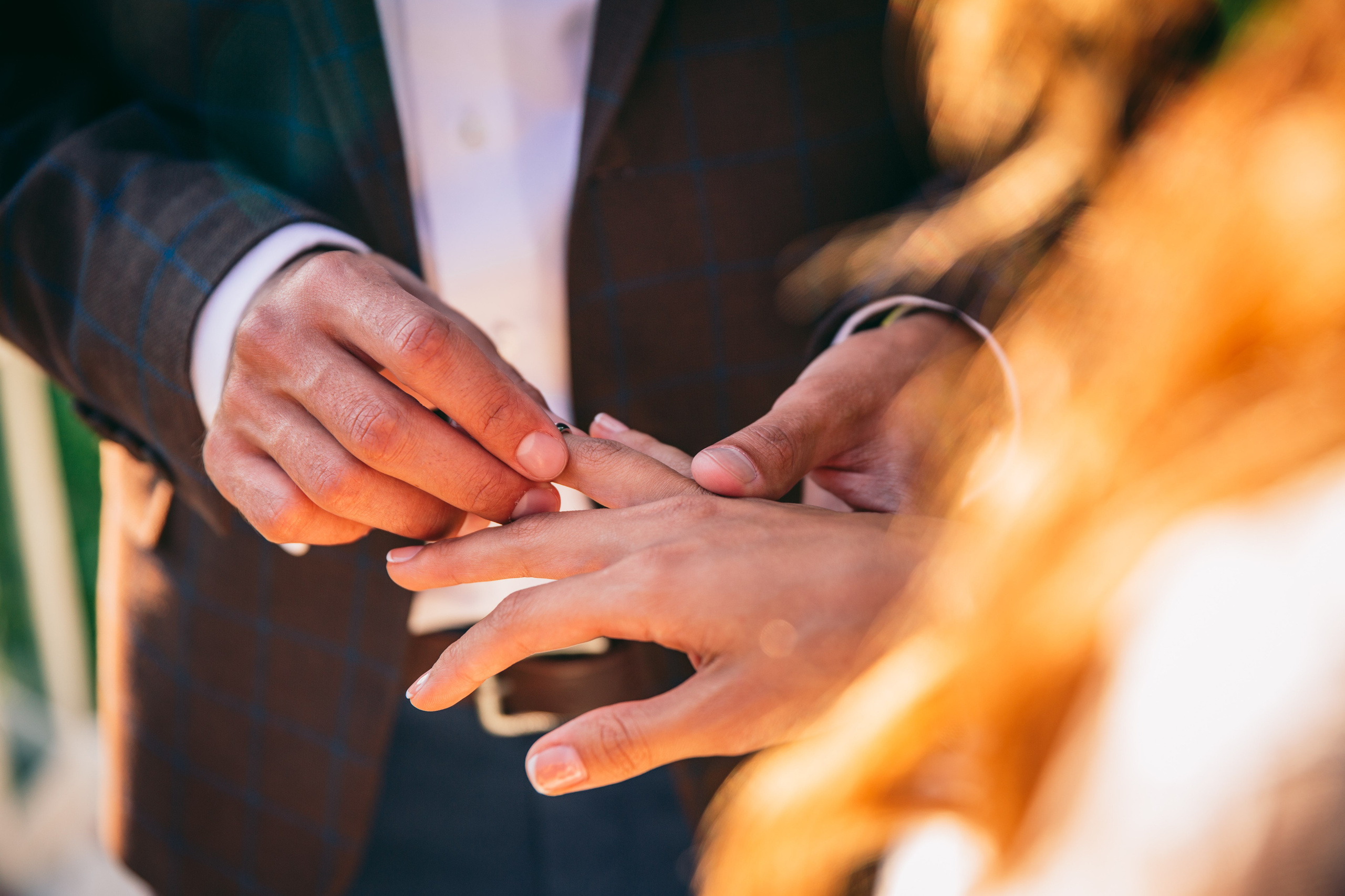 Фото свадьбы весной. Ведущий на праздник в Москве / Денис Аганин