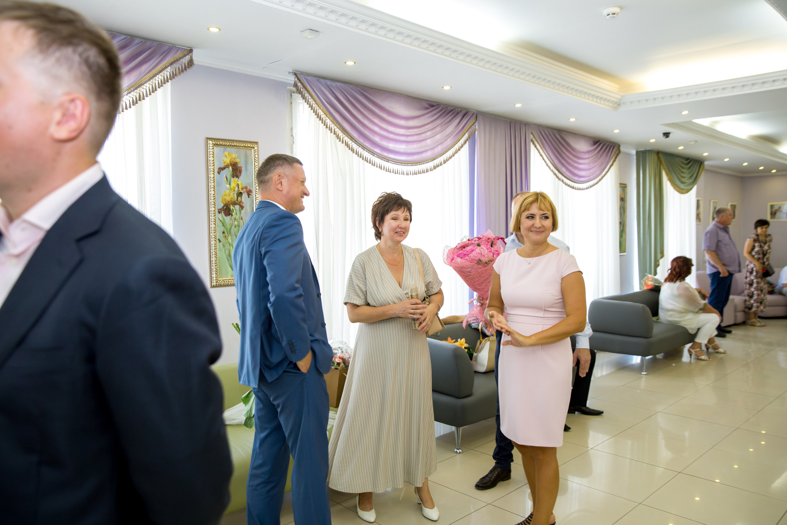 Фотограф на свадьбу летом. Ведущий на праздник в Москве / Денис Аганин