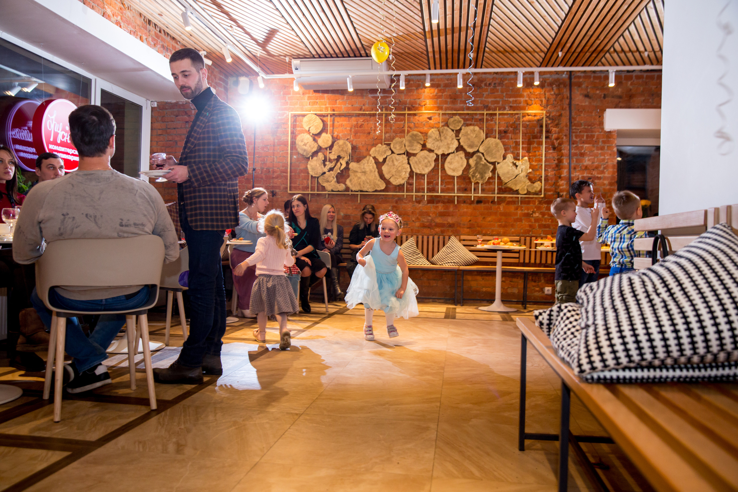 Фотосъёмка детского праздника. Ведущий на праздник в Москве / Денис Аганин