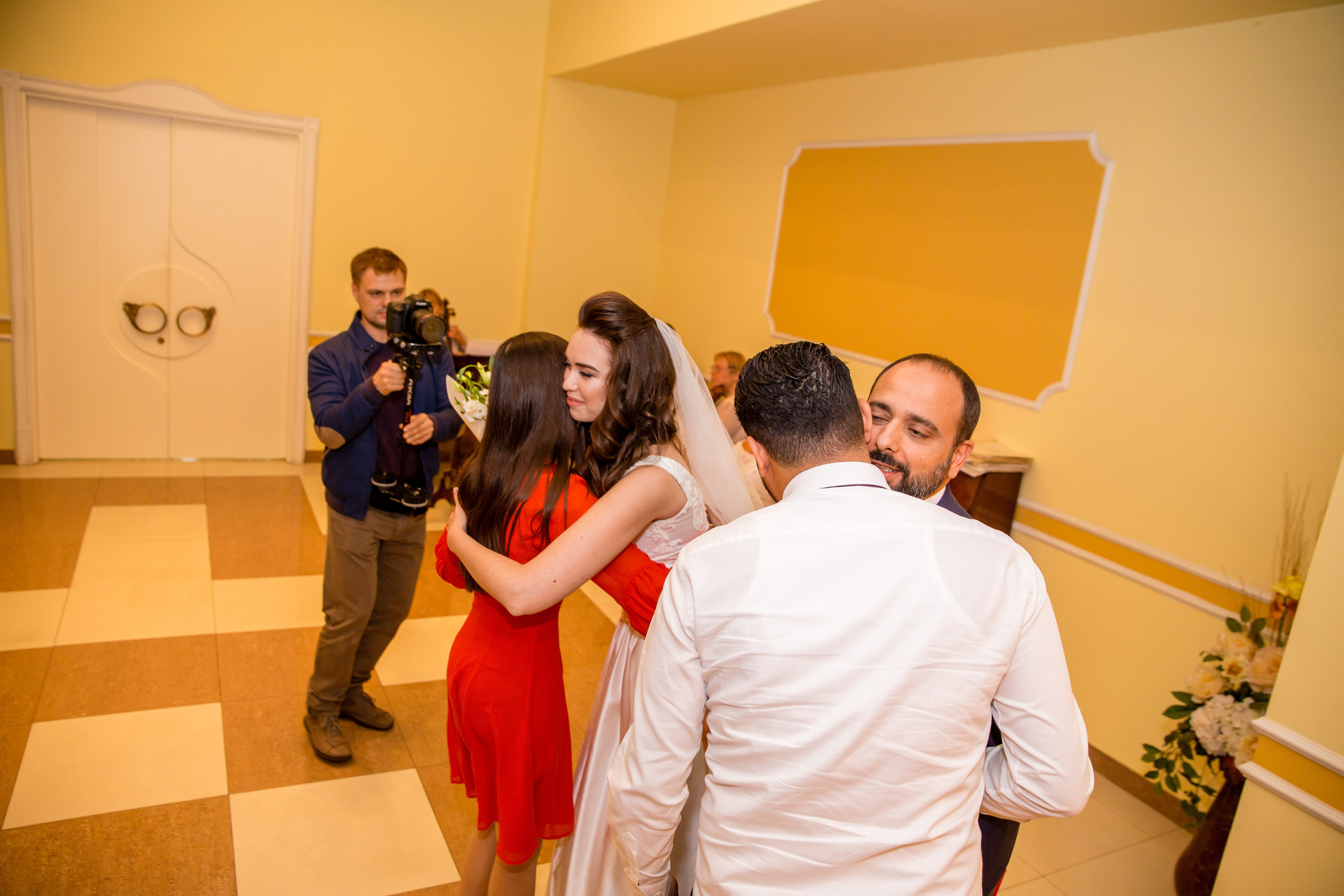 Свадебные фото осенью. Ведущий на праздник в Москве / Денис Аганин