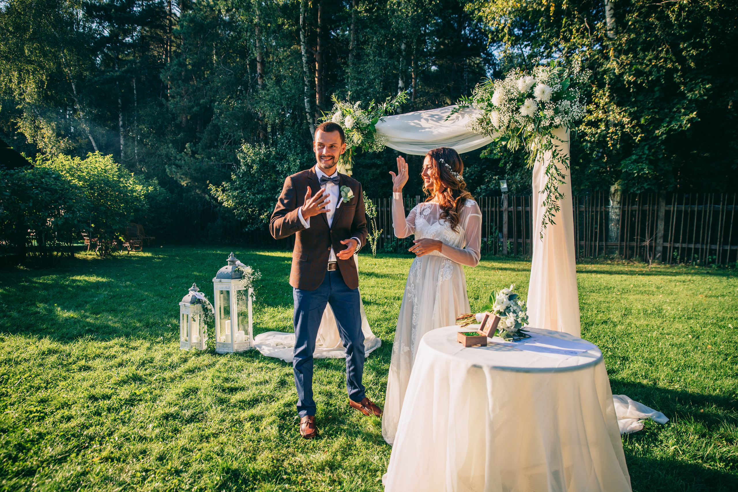 Фото свадьбы весной. Ведущий на праздник в Москве / Денис Аганин
