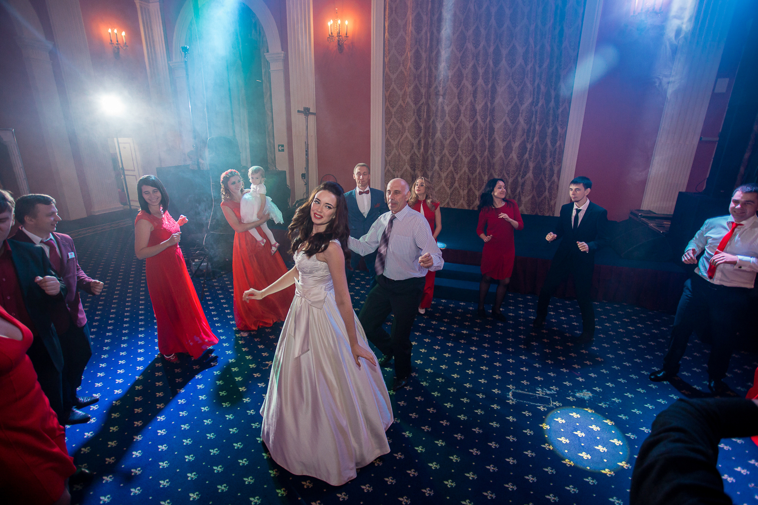 Свадебные фото осенью. Ведущий на праздник в Москве / Денис Аганин