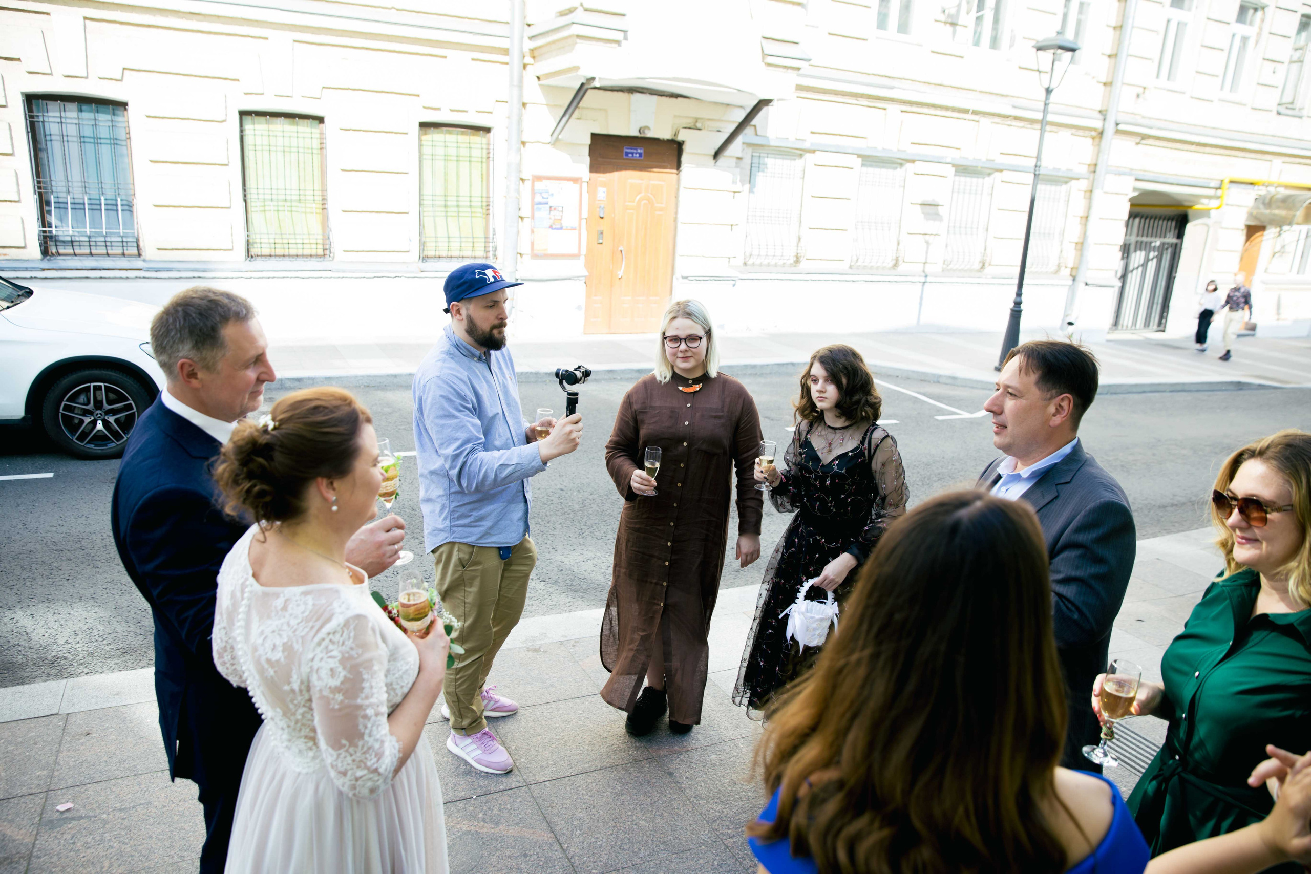 Взрослая свадьба без банкета. Ведущий на праздник в Москве / Денис Аганин