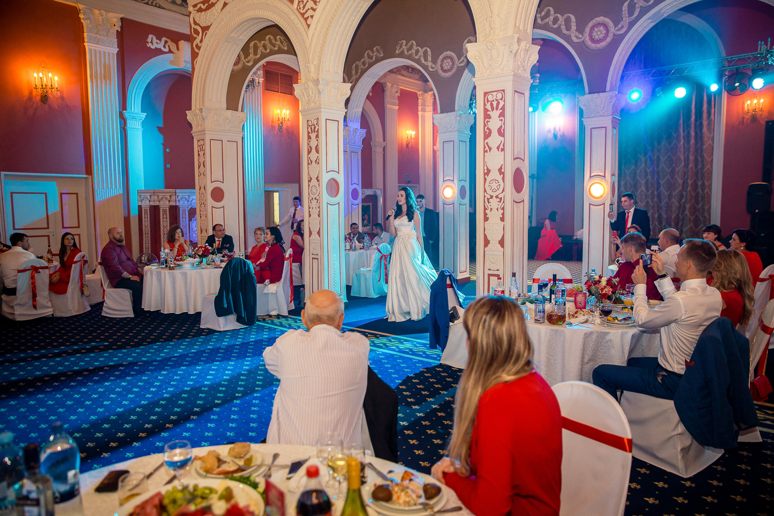 Свадебные фото осенью. Ведущий на праздник в Москве / Денис Аганин