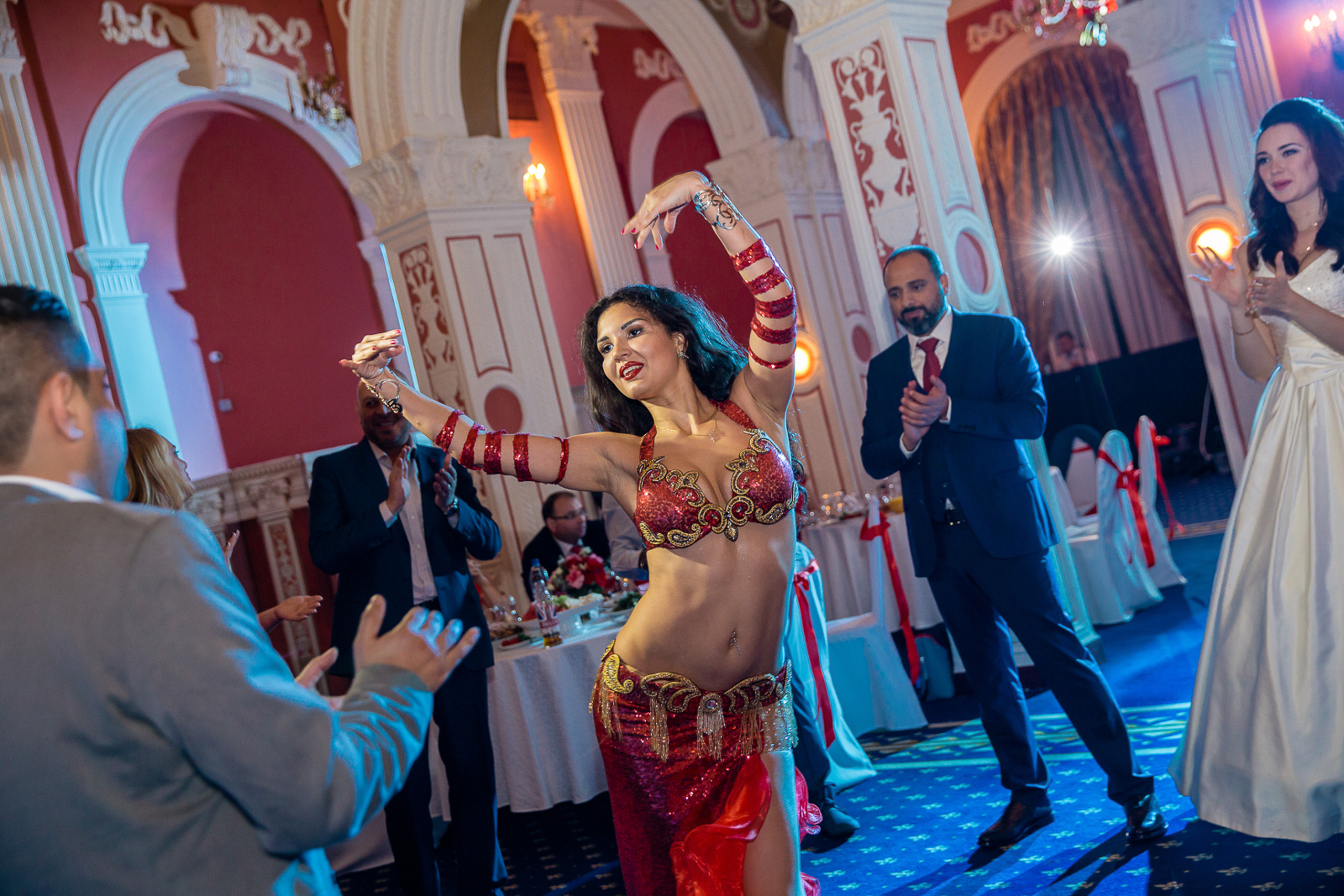 Свадебные фото осенью. Ведущий на праздник в Москве / Денис Аганин