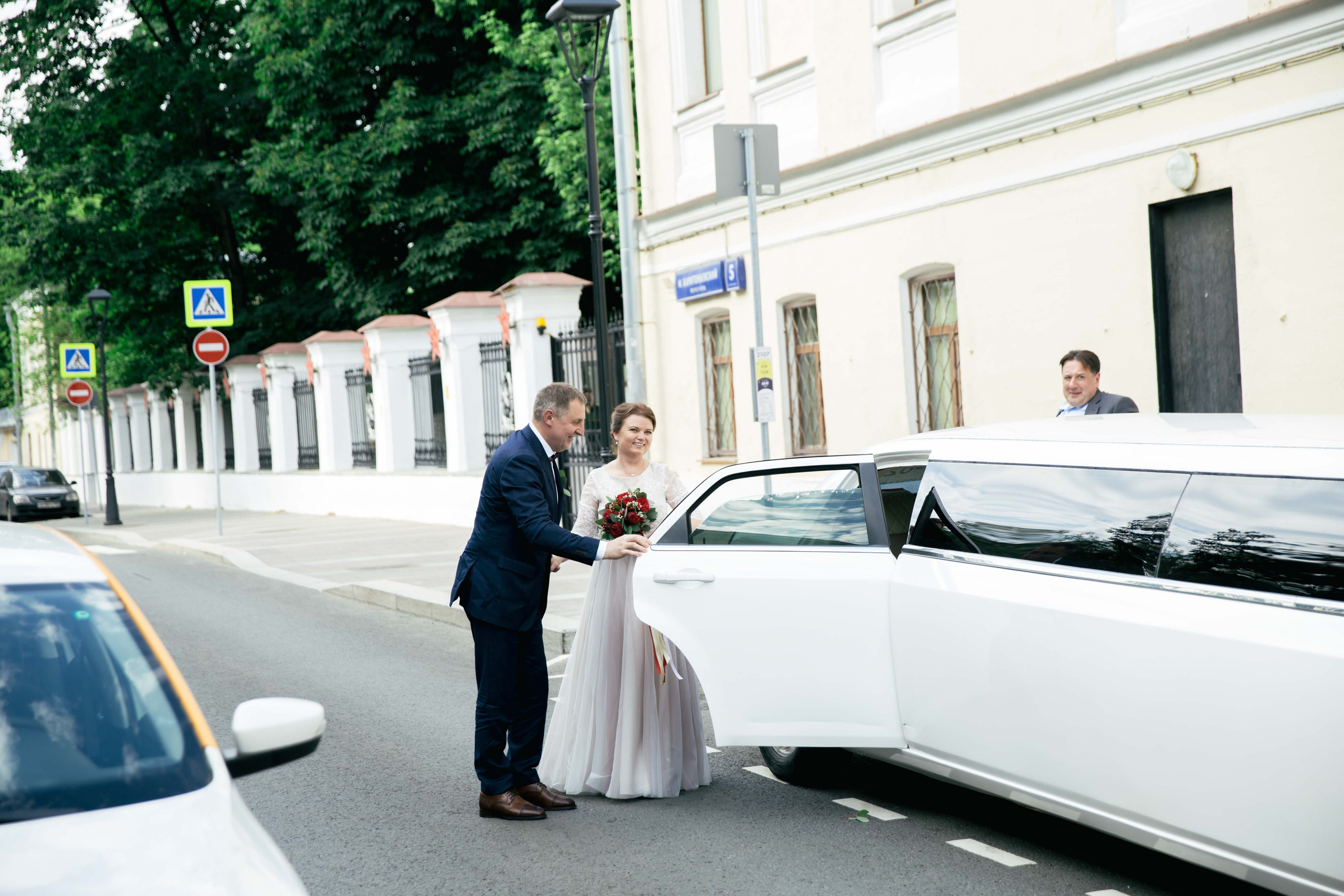 Взрослая свадьба без банкета. Ведущий на праздник в Москве / Денис Аганин