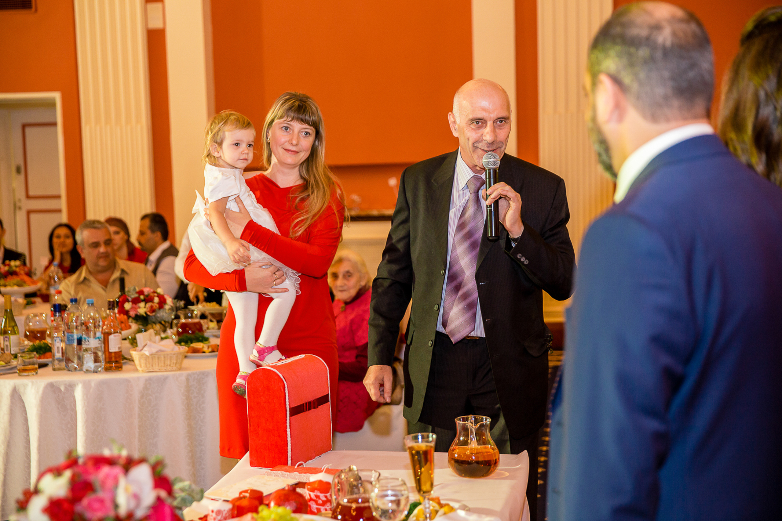 Свадебные фото осенью. Ведущий на праздник в Москве / Денис Аганин