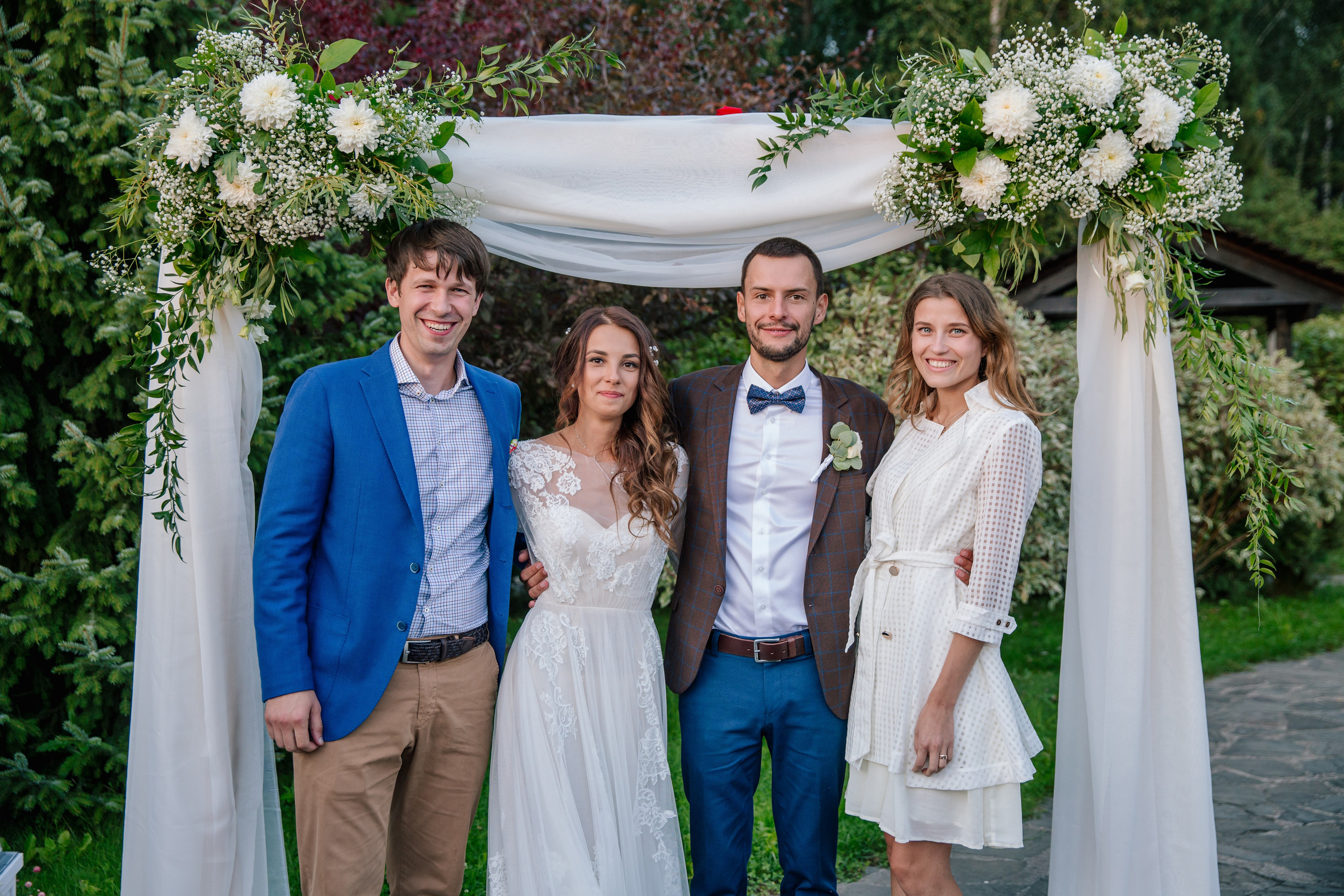 Фото свадьбы весной. Ведущий на праздник в Москве / Денис Аганин