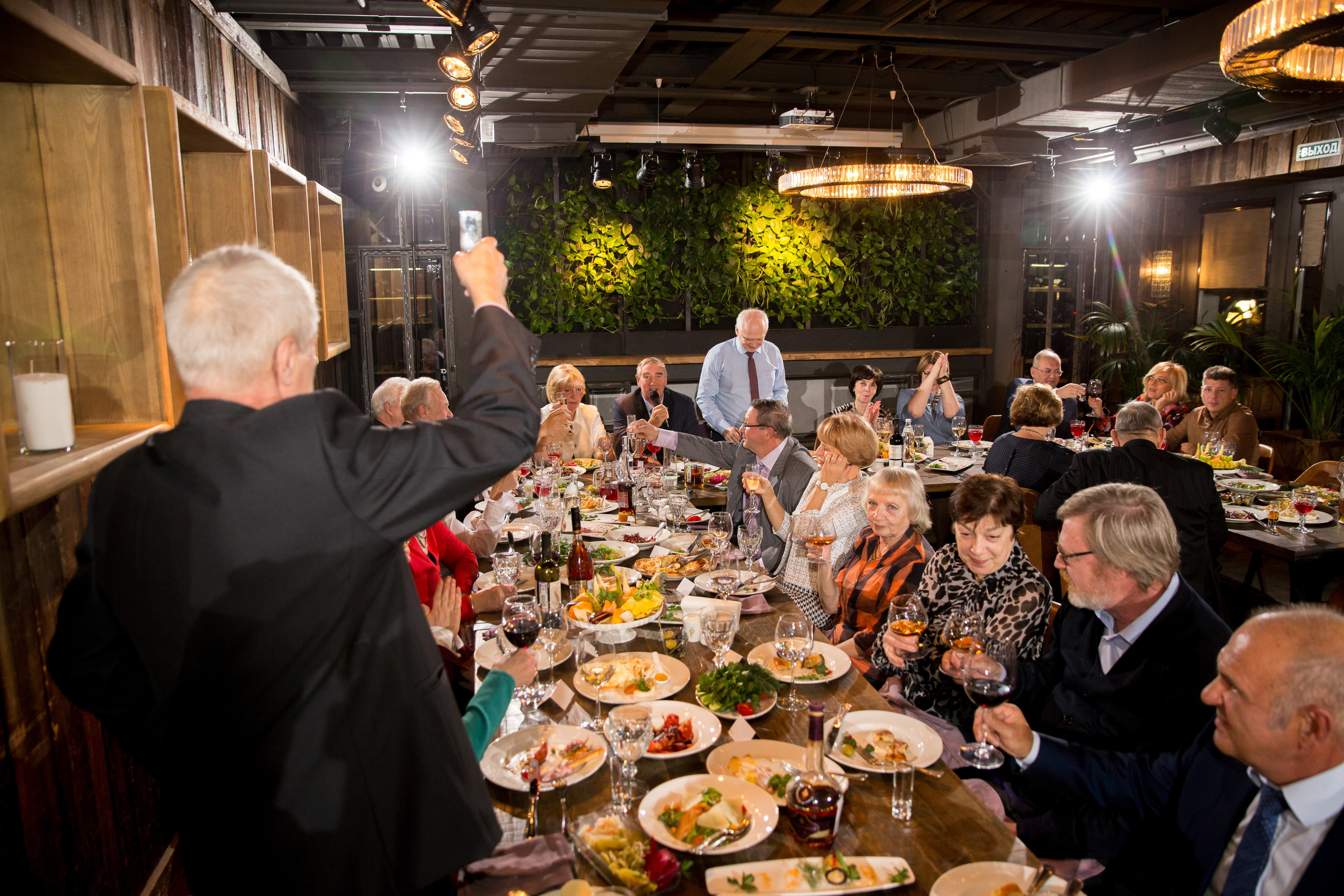 Фотограф на юбилей. Ведущий на праздник в Москве / Денис Аганин