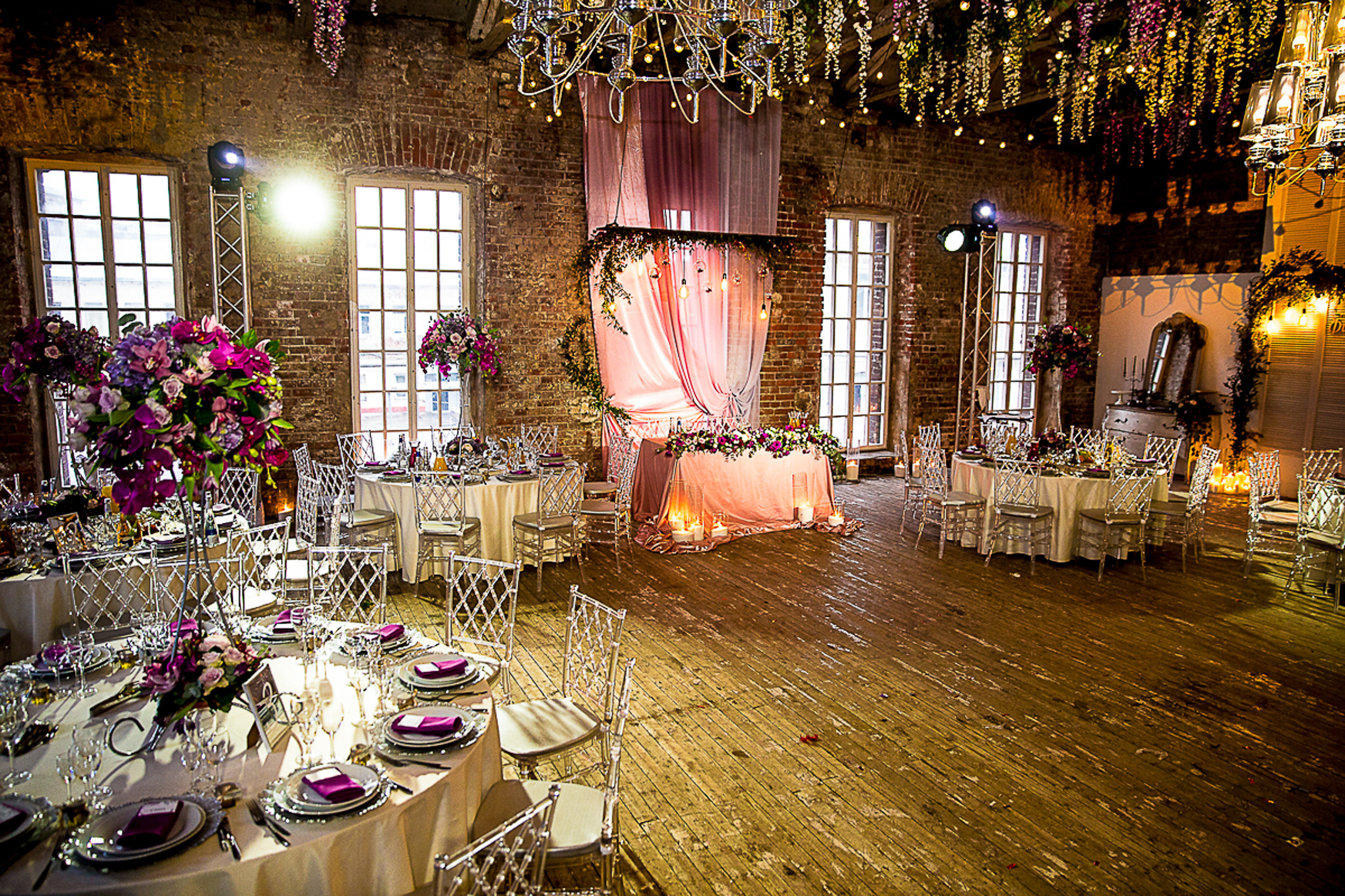 Фотограф на свадьбу. Ведущий на праздник в Москве / Денис Аганин