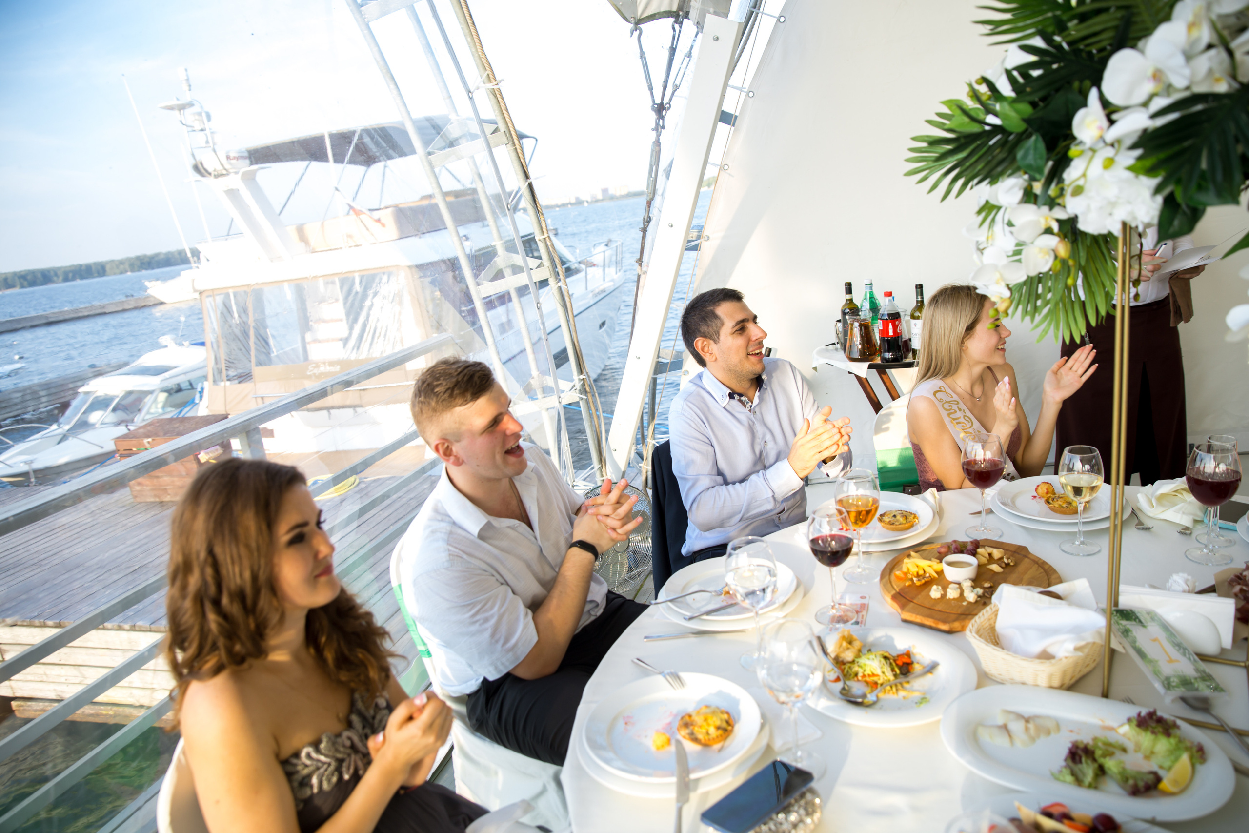 Фотограф на свадьбу летом. Ведущий на праздник в Москве / Денис Аганин