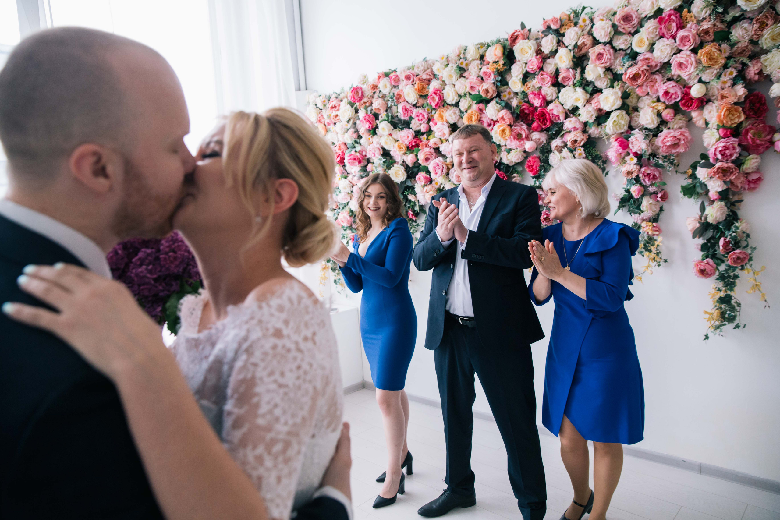 Свадебная фотосъёмка в студии. Ведущий на праздник в Москве / Денис Аганин