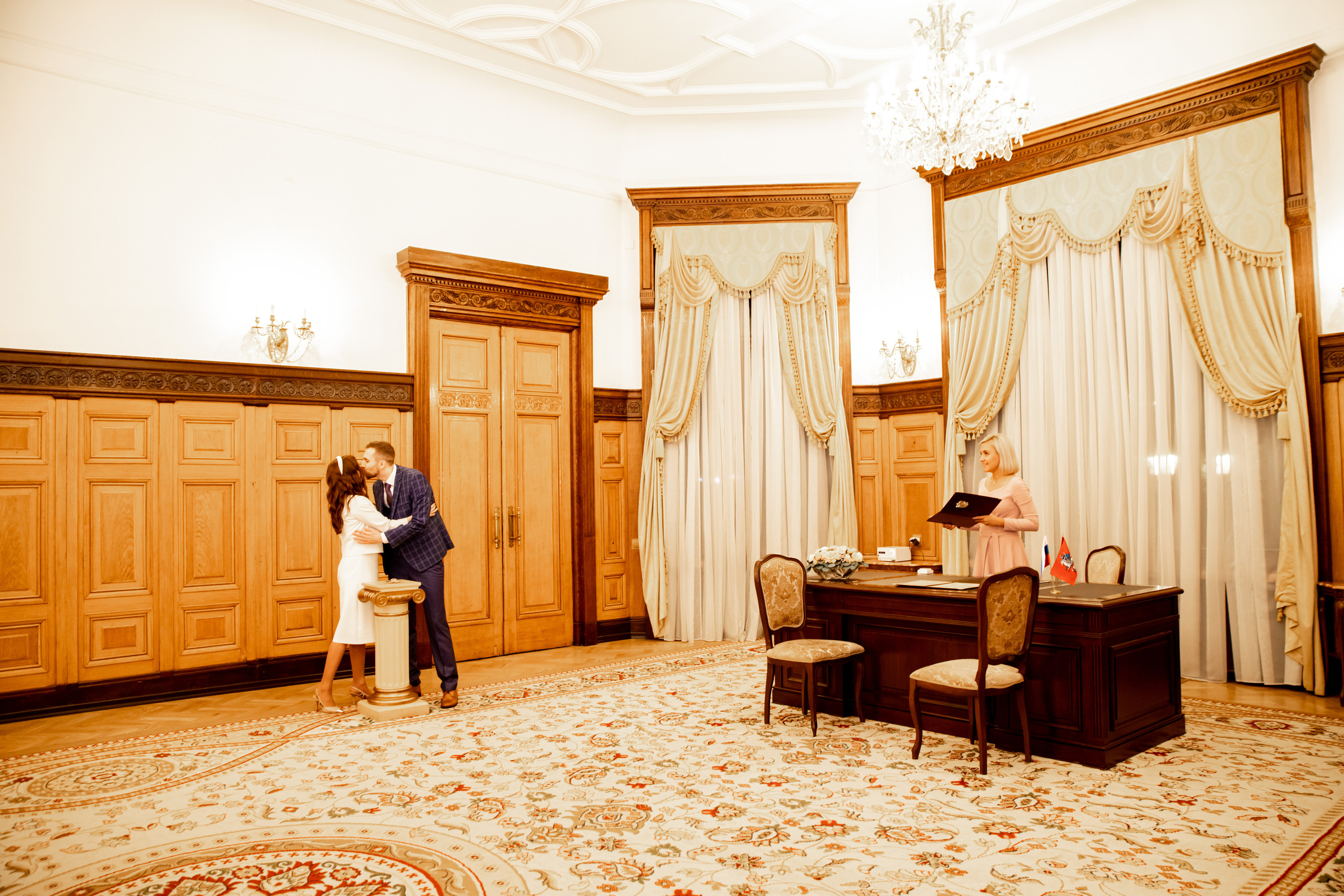 Ночная регистрация брака. Ведущий на праздник в Москве / Денис Аганин