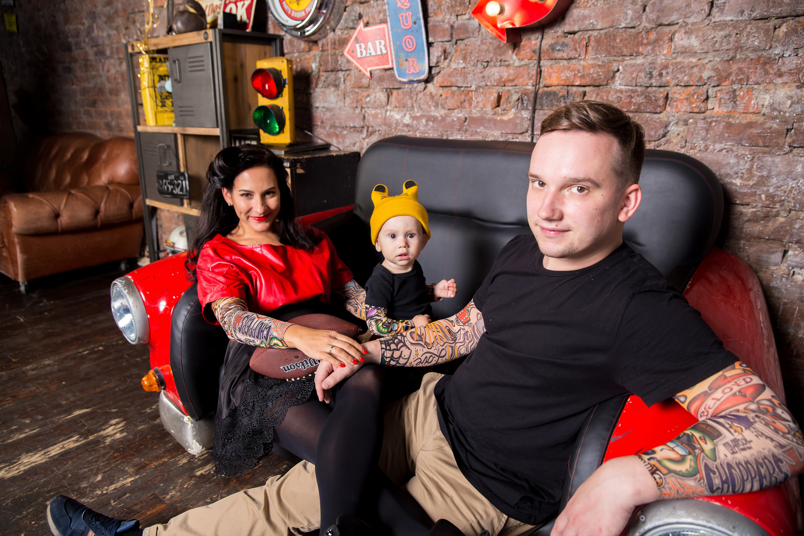 Семейные фото в студии. Ведущий на праздник в Москве / Денис Аганин