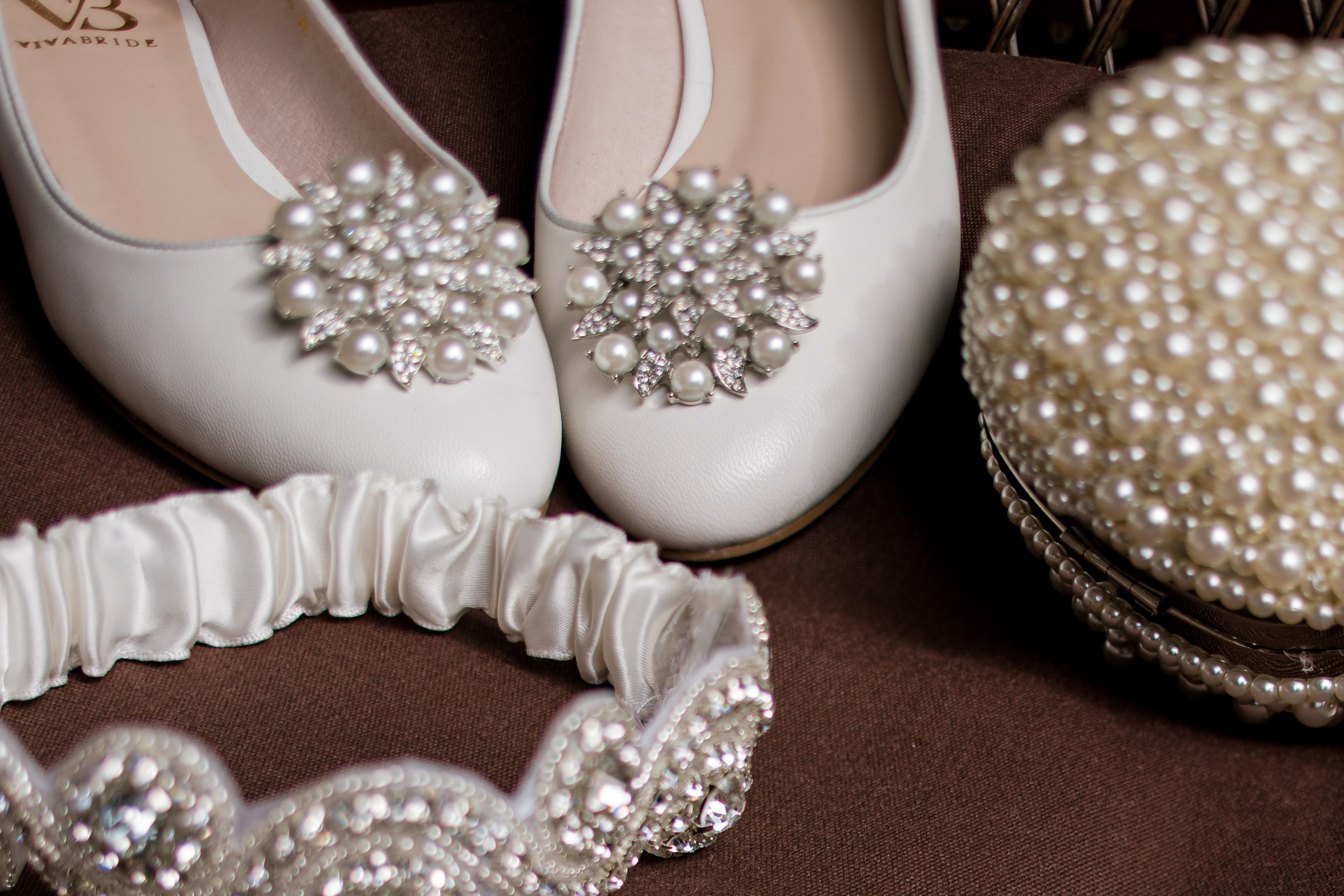 Фото свадьбы весной. Ведущий на праздник в Москве / Денис Аганин