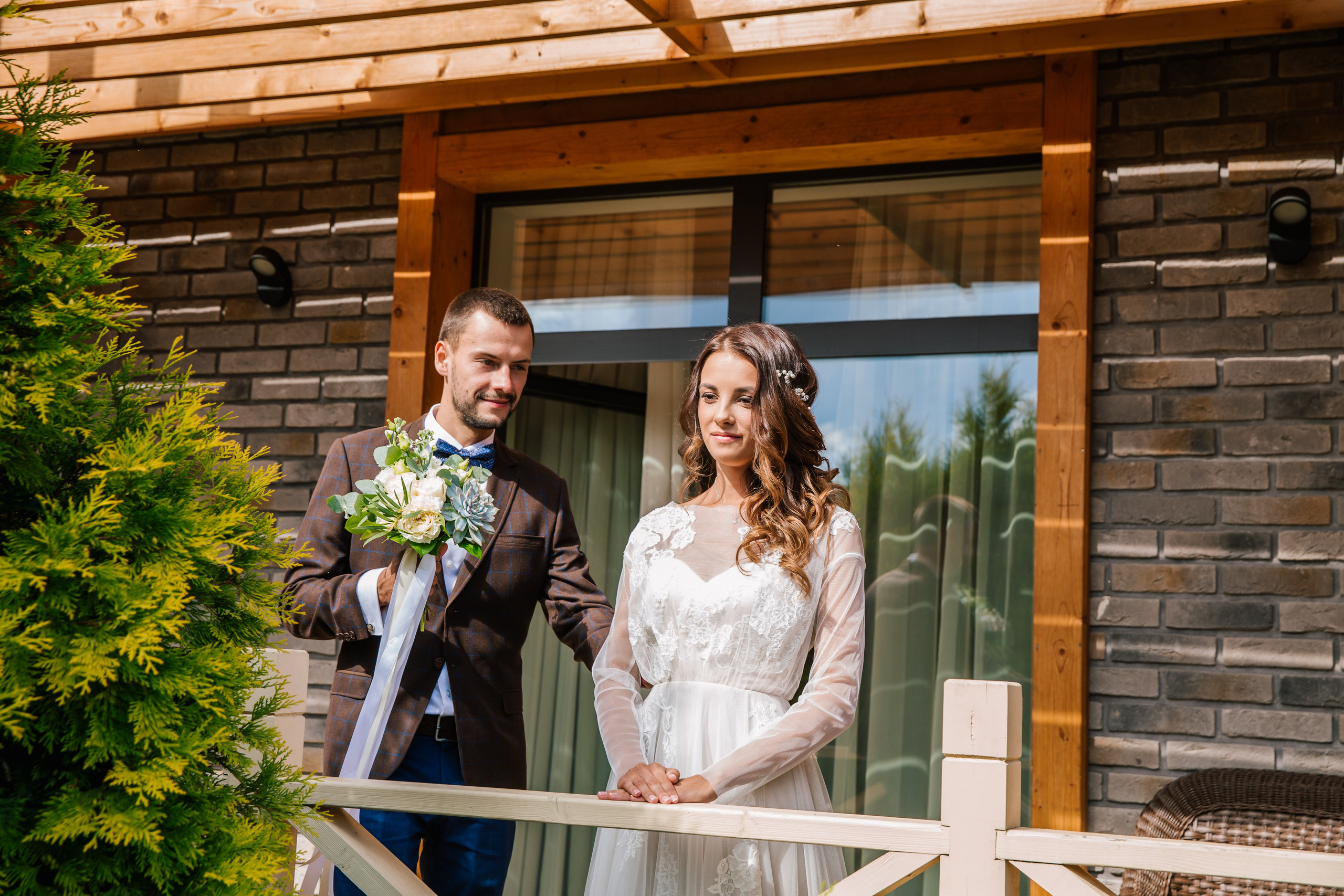 Фото свадьбы весной. Ведущий на праздник в Москве / Денис Аганин