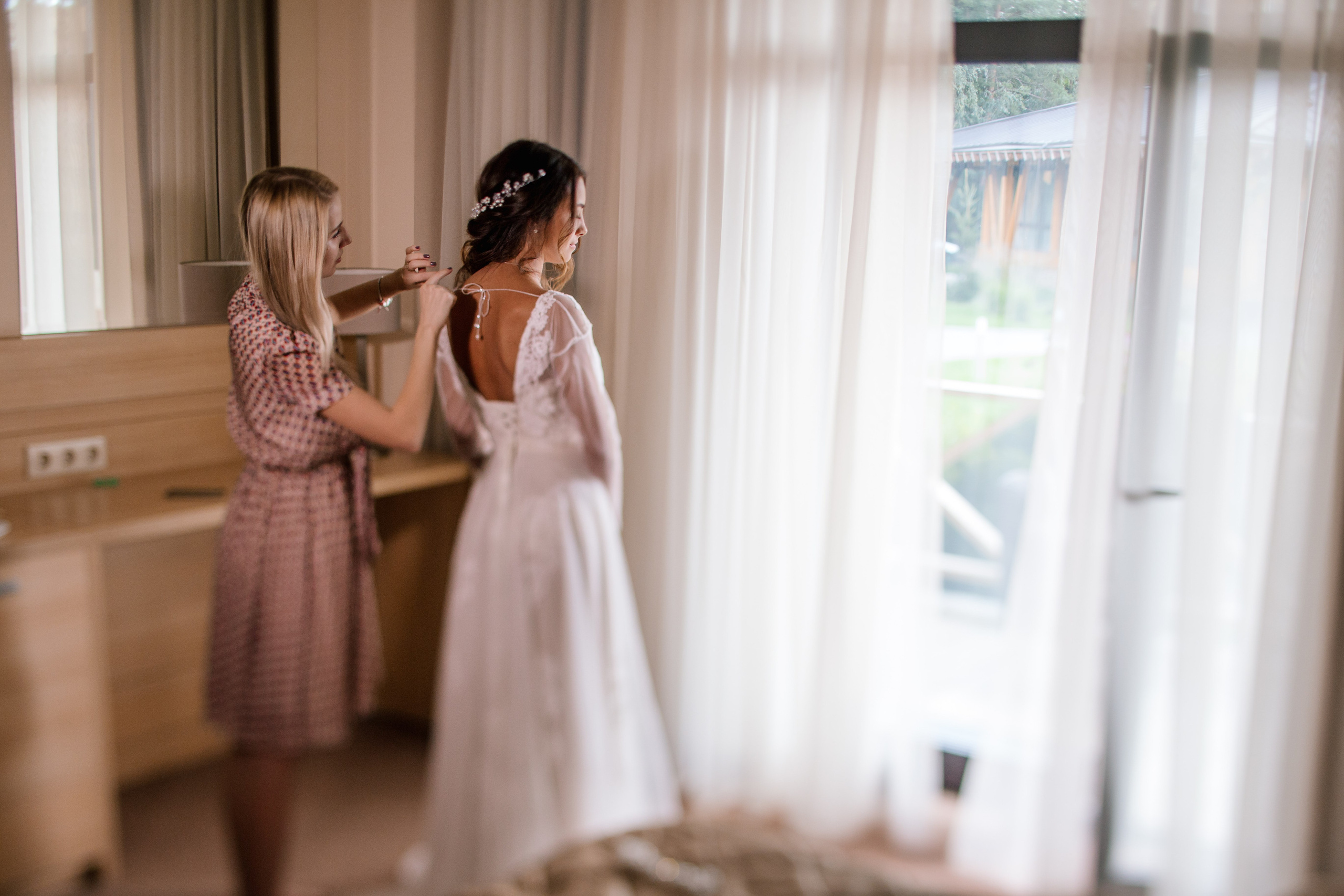 Фото свадьбы весной. Ведущий на праздник в Москве / Денис Аганин