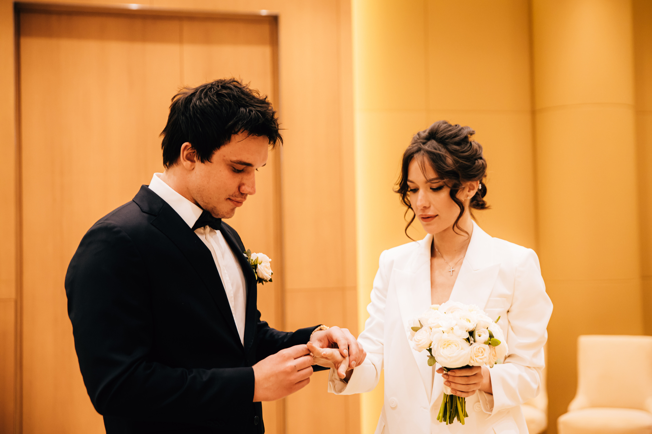 Фотограф на свадьбу. Ведущий на праздник в Москве / Денис Аганин