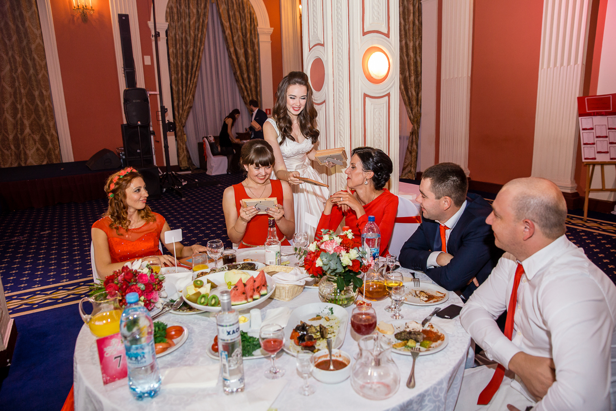 Свадебные фото осенью. Ведущий на праздник в Москве / Денис Аганин