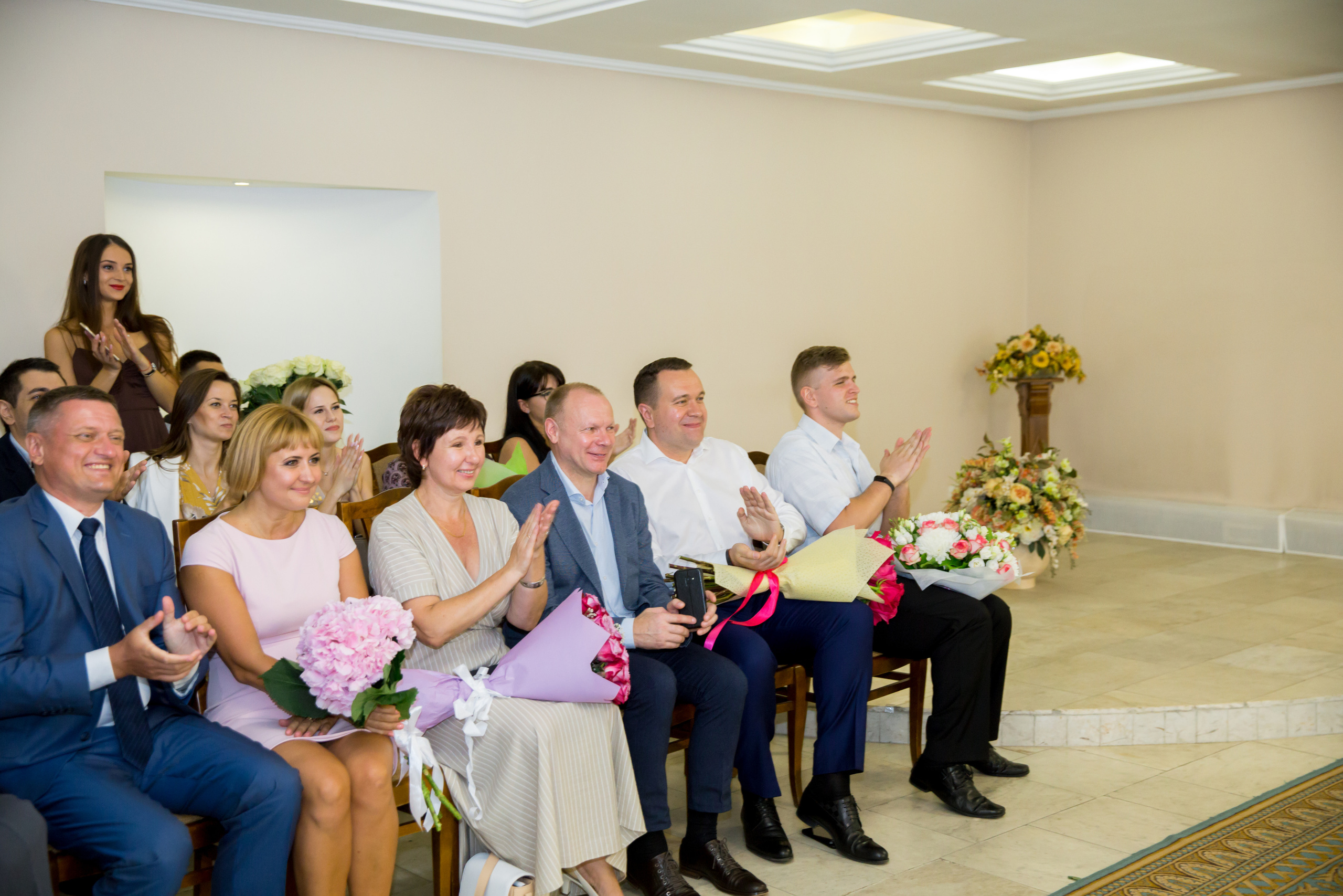 Фотограф на свадьбу летом. Ведущий на праздник в Москве / Денис Аганин