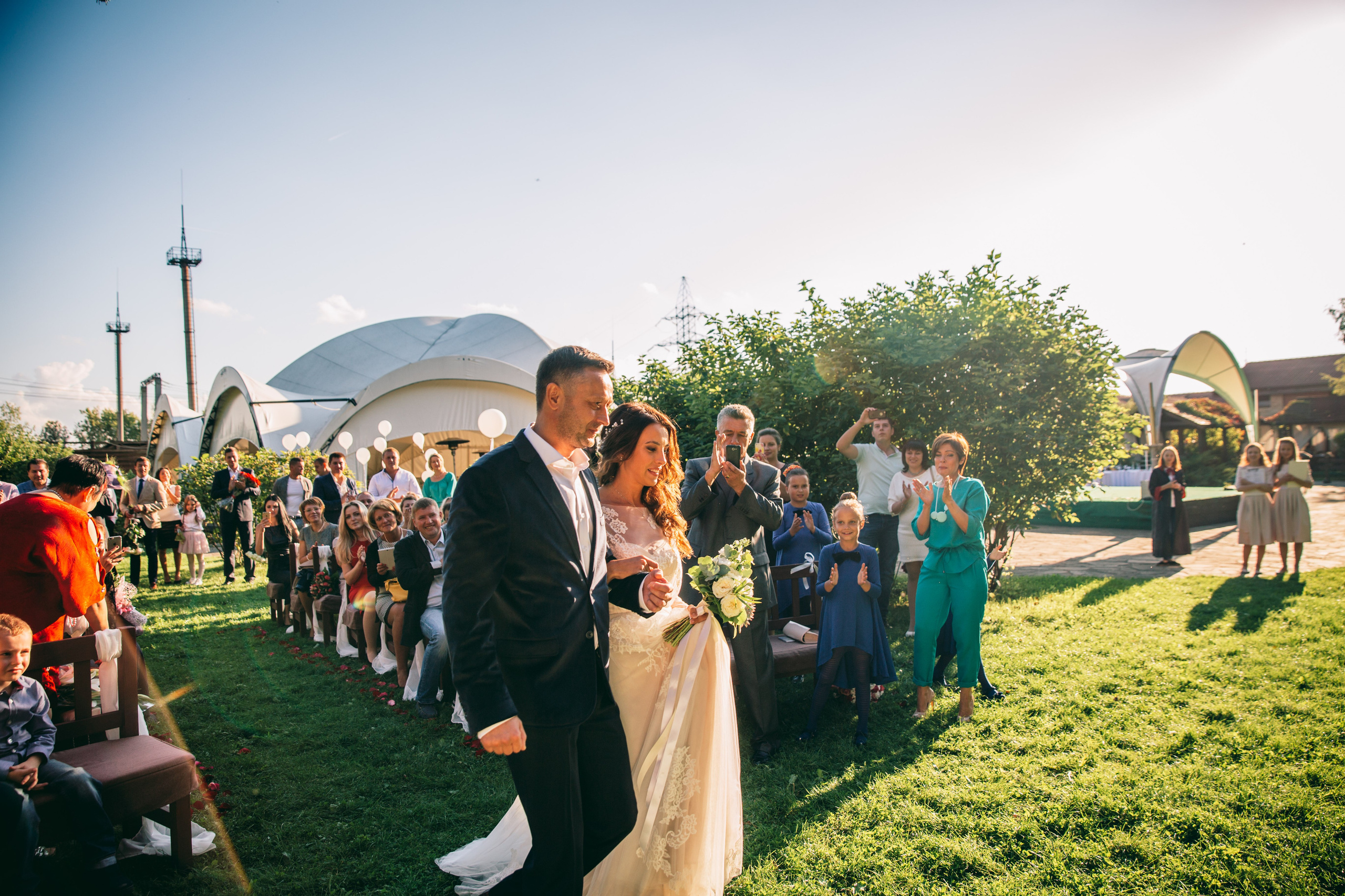 Фото свадьбы весной. Ведущий на праздник в Москве / Денис Аганин