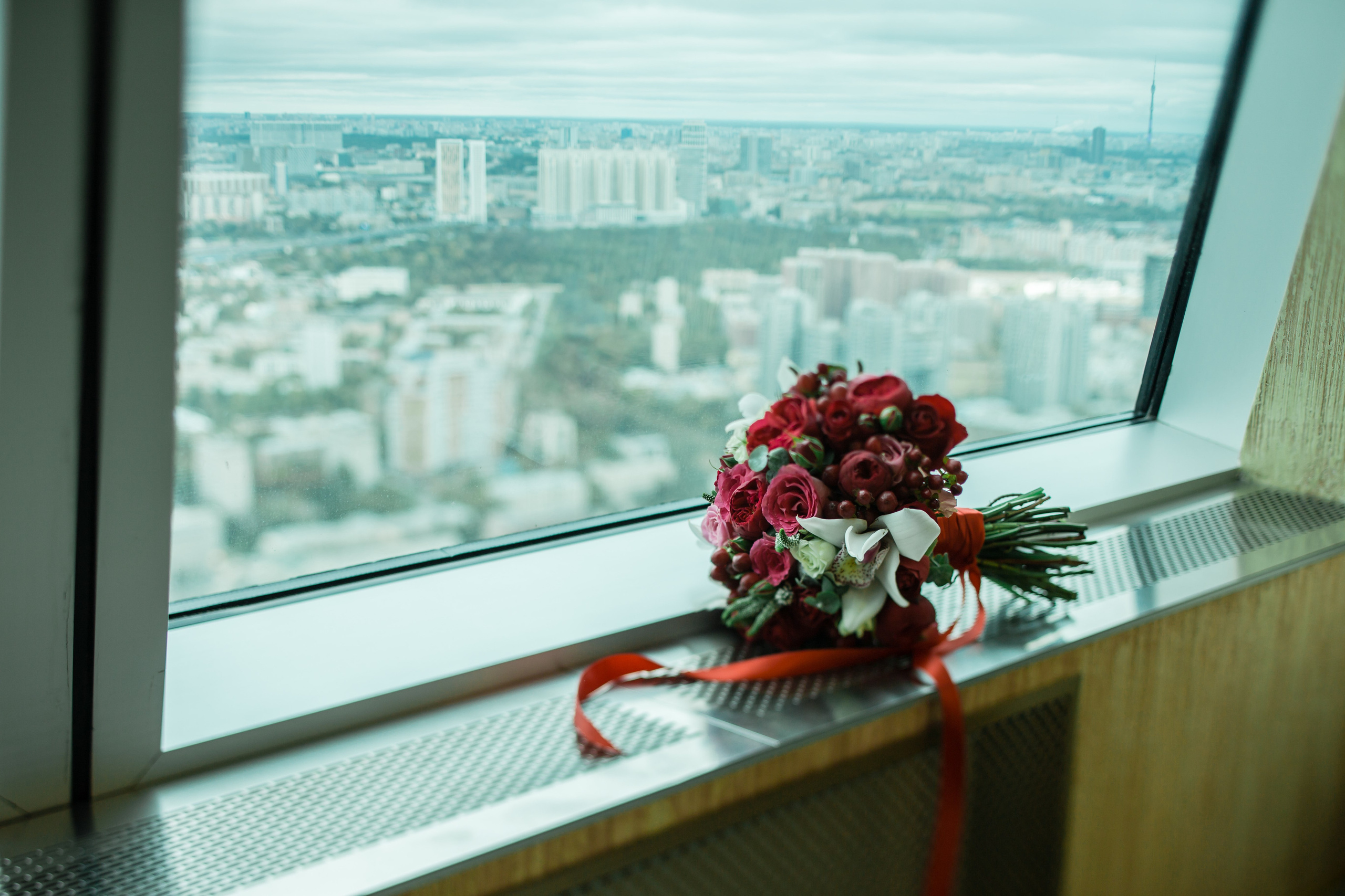 Свадебные фото осенью. Ведущий на праздник в Москве / Денис Аганин