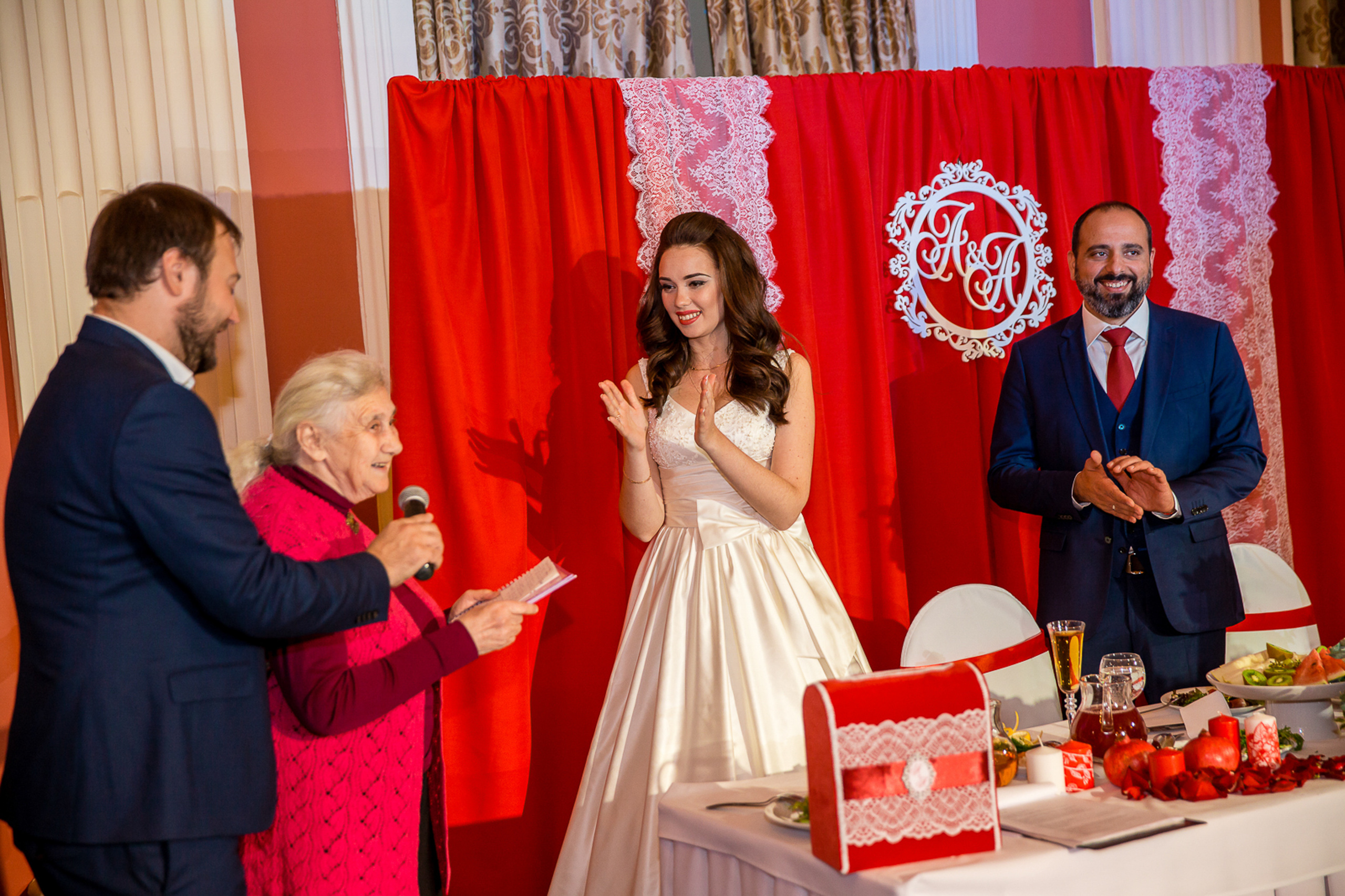 Свадебные фото осенью. Ведущий на праздник в Москве / Денис Аганин