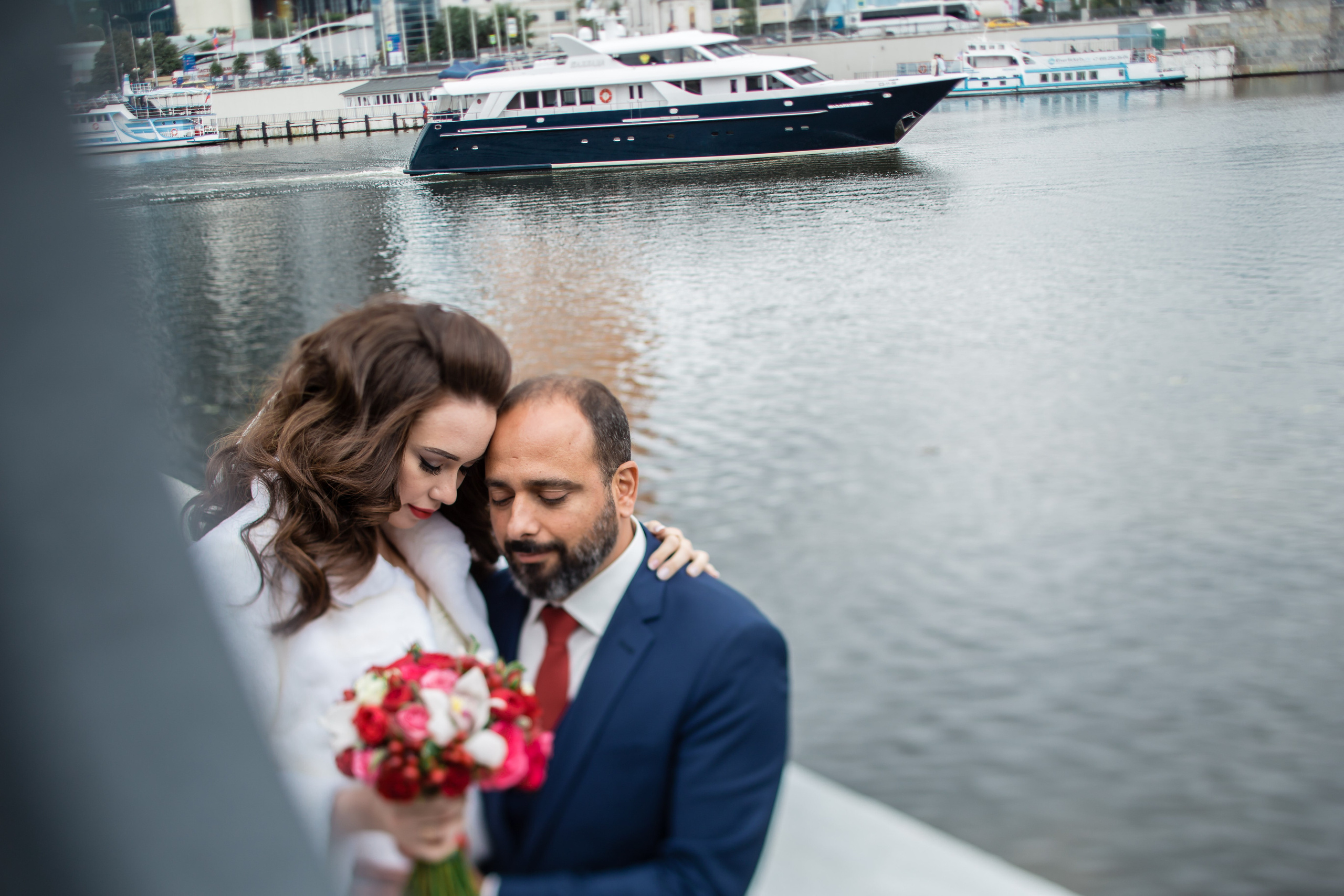 Свадебные фото осенью. Ведущий на праздник в Москве / Денис Аганин