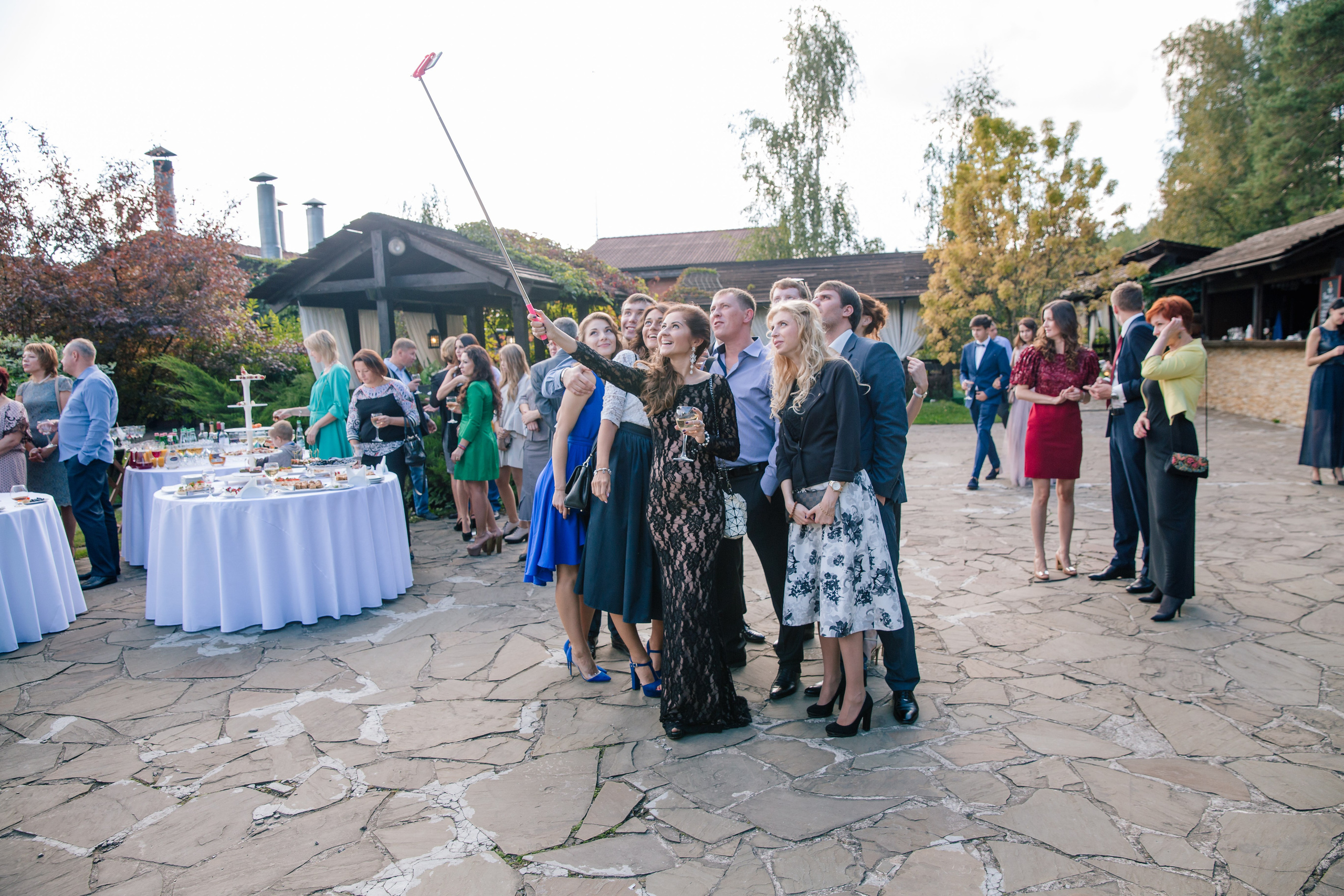 Фото свадьбы весной. Ведущий на праздник в Москве / Денис Аганин